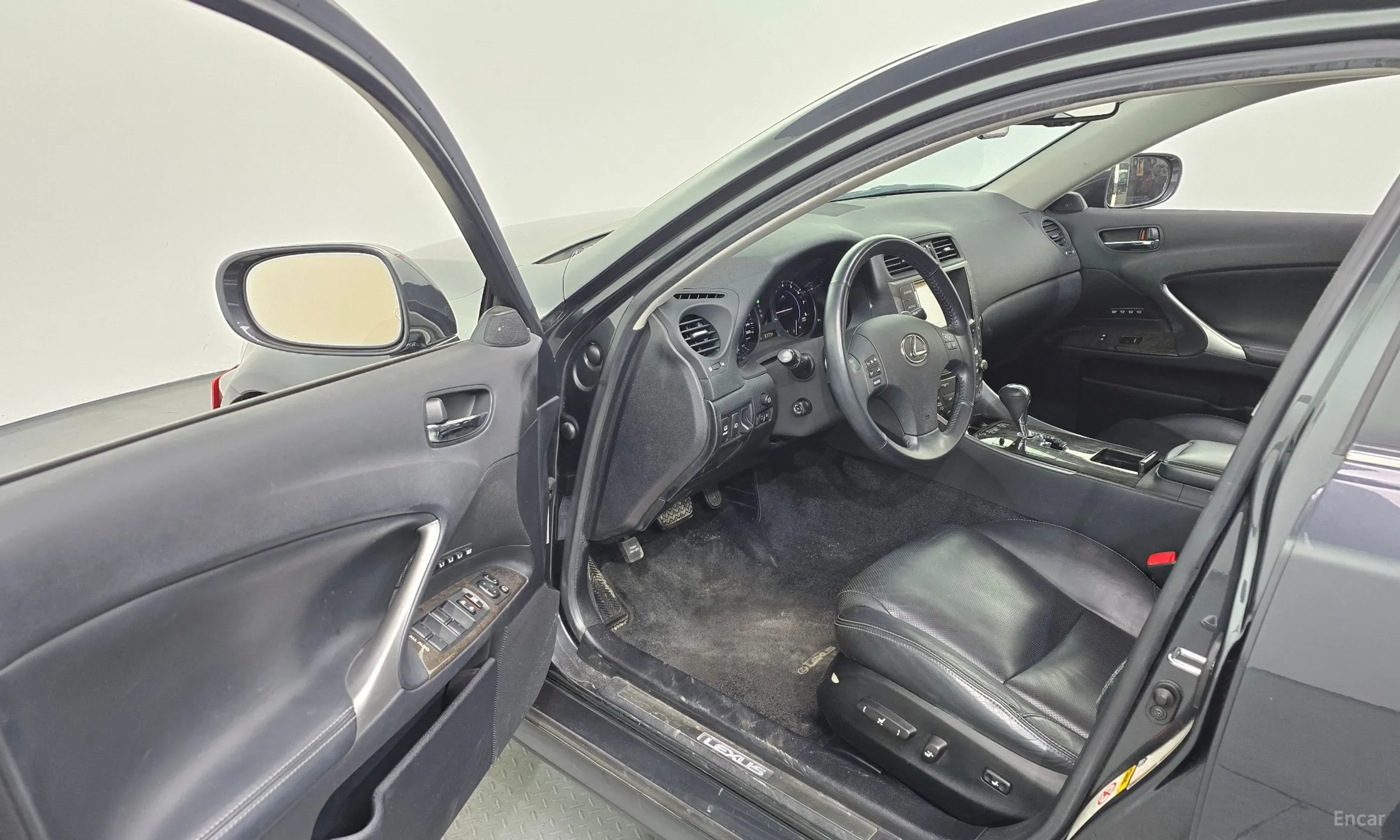 Lexus IS250 превью 10