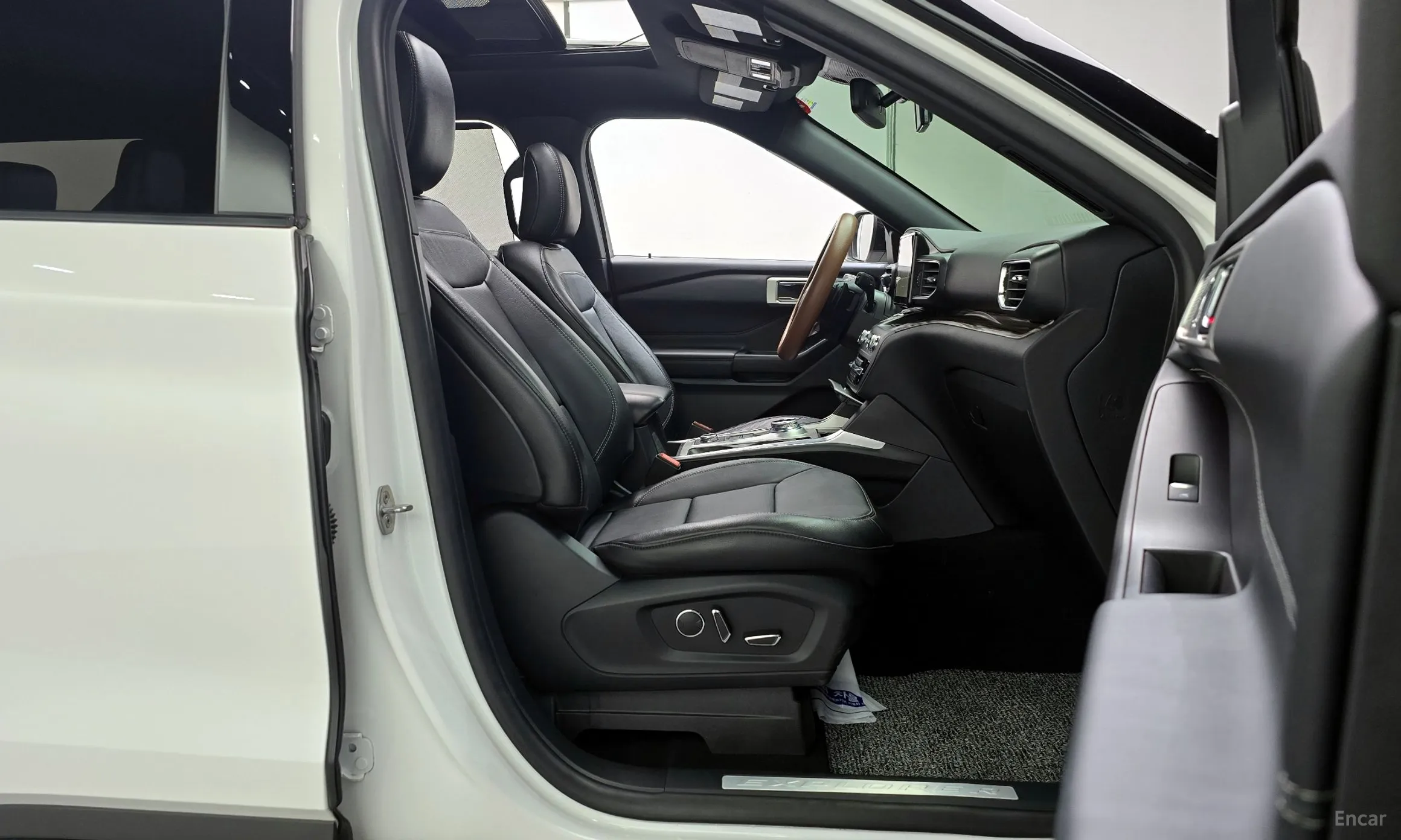 Ford Explorer 6th Generation превью 10