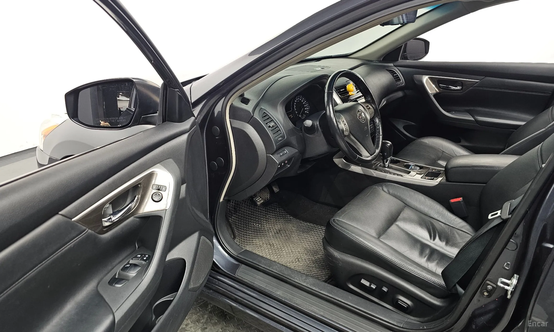 Nissan Altima превью 10