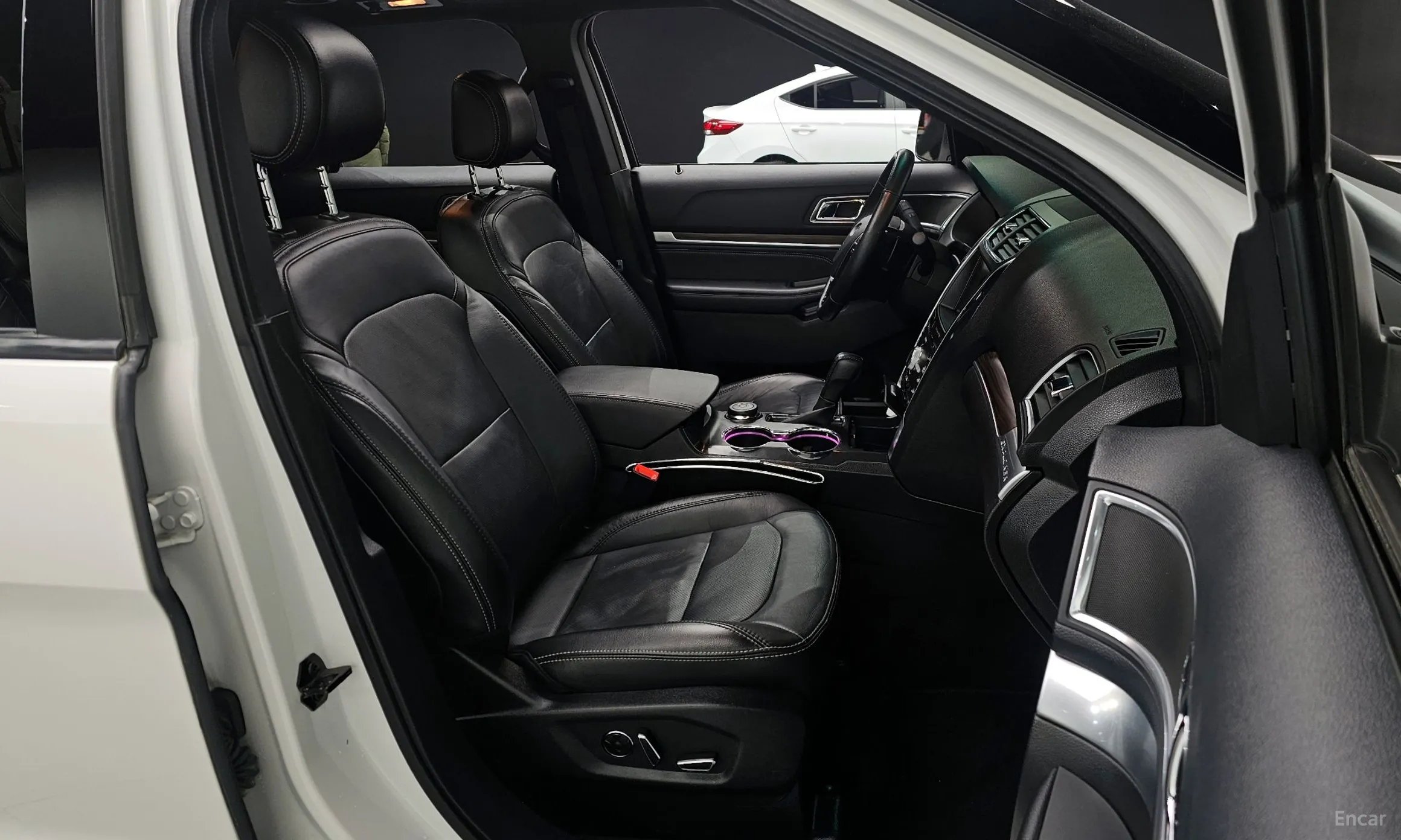 Ford Explorer превью 10