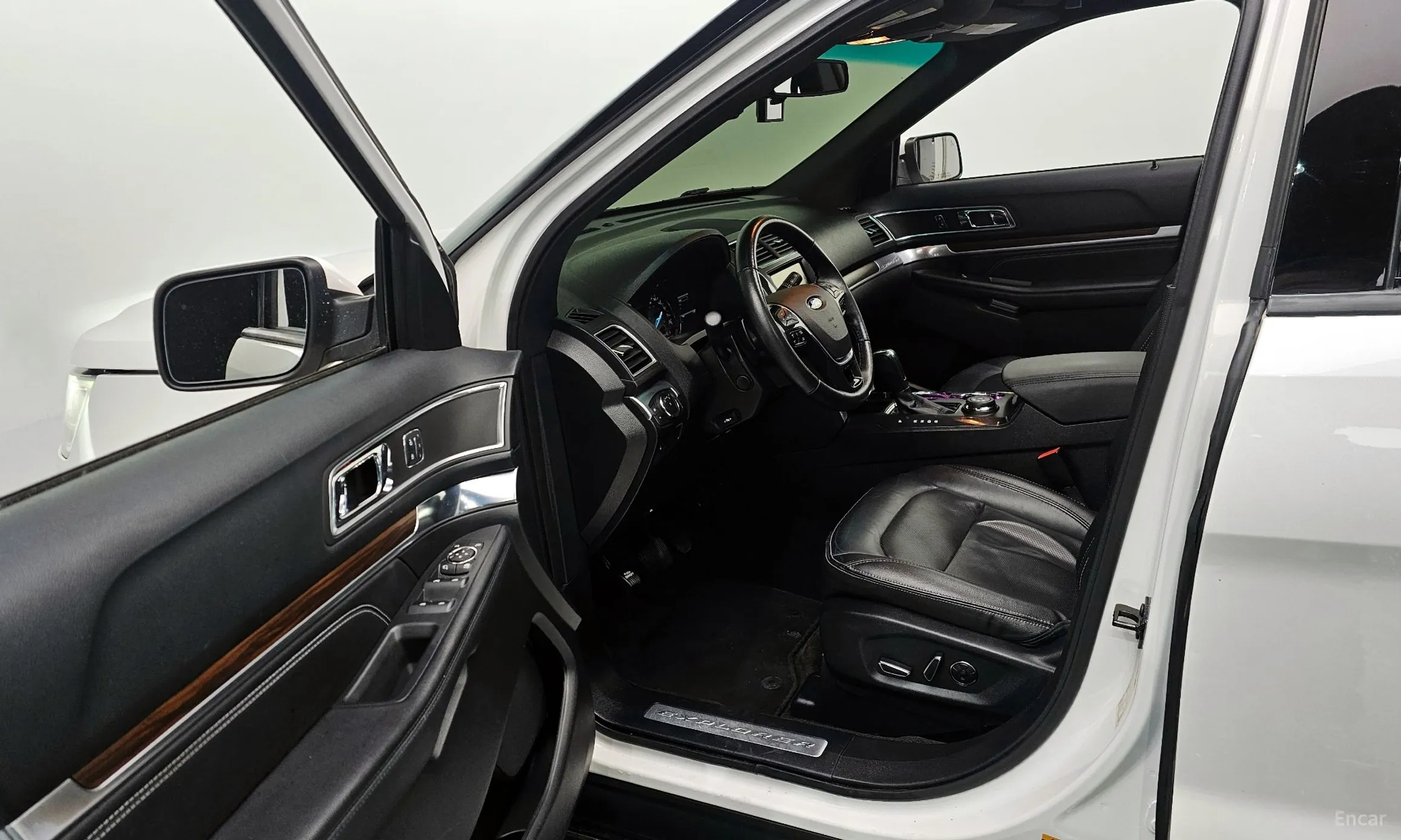Ford Explorer превью 11