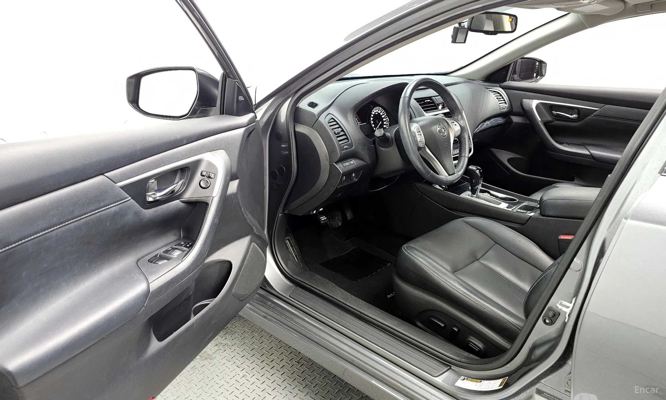Nissan Altima превью 10