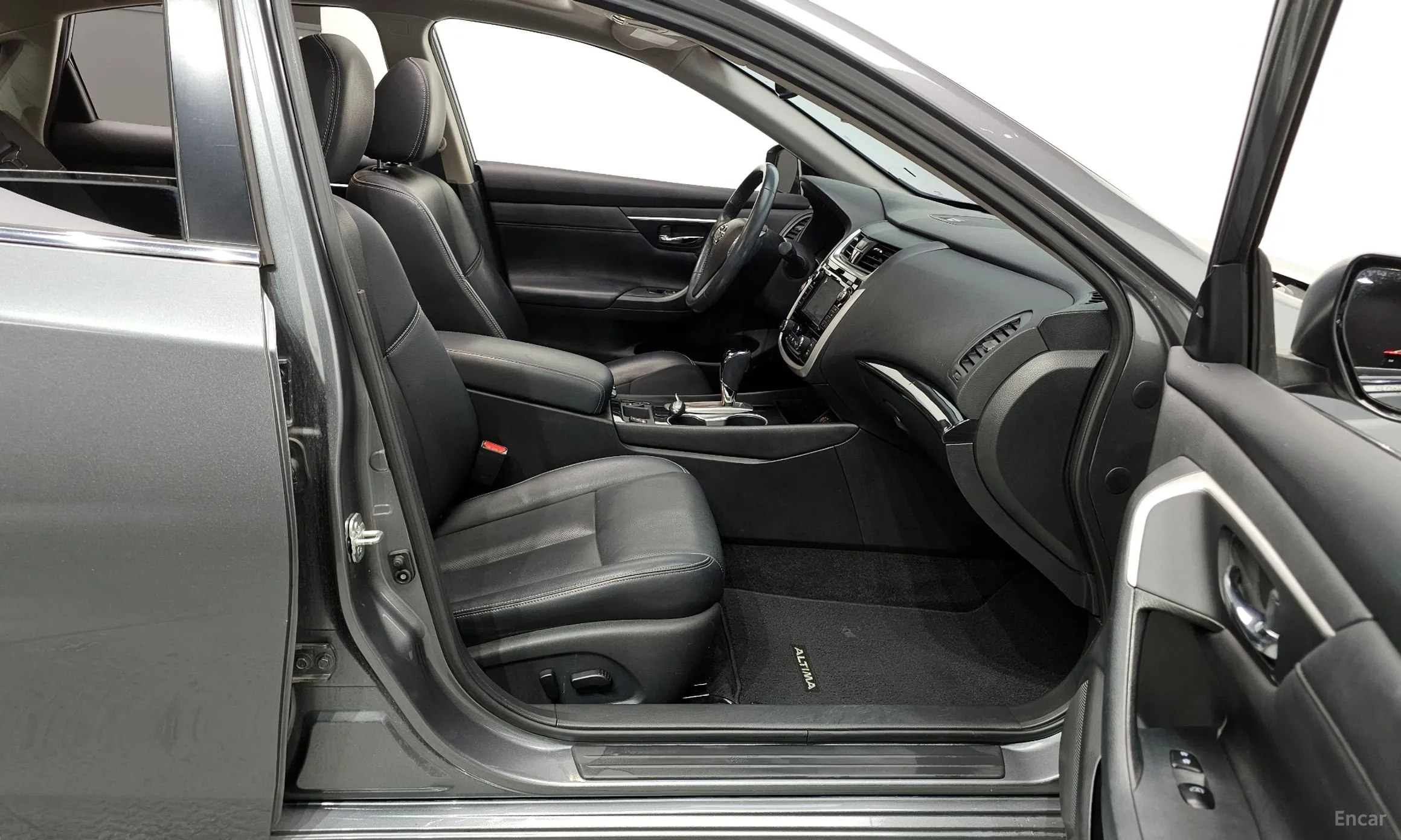 Nissan Altima превью 11