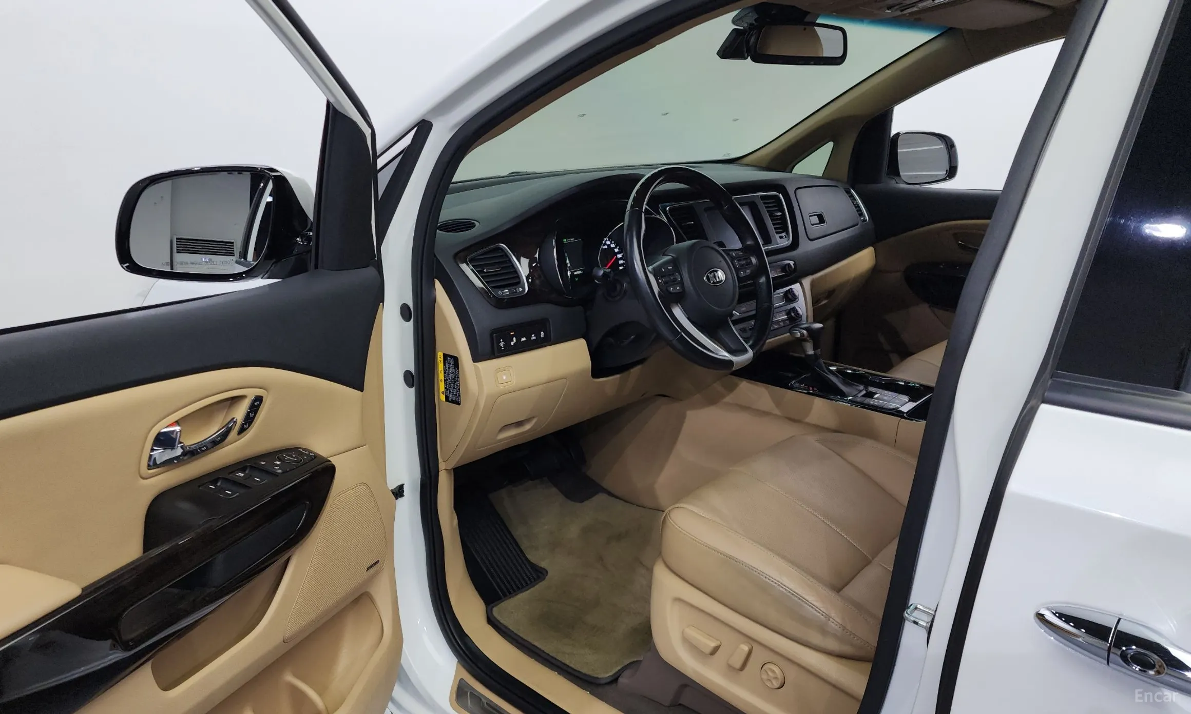 Kia Carnival превью 10