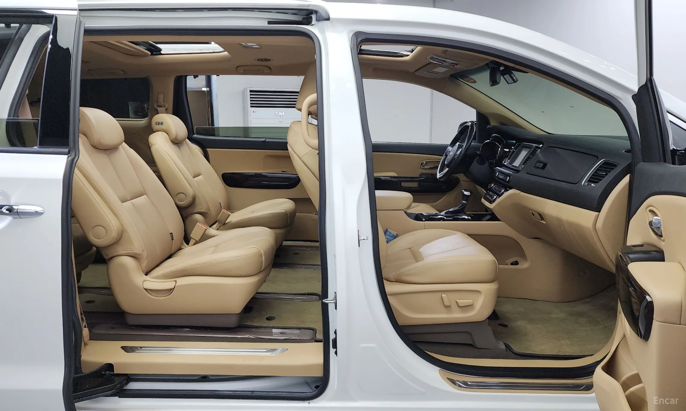 Kia Carnival превью 11