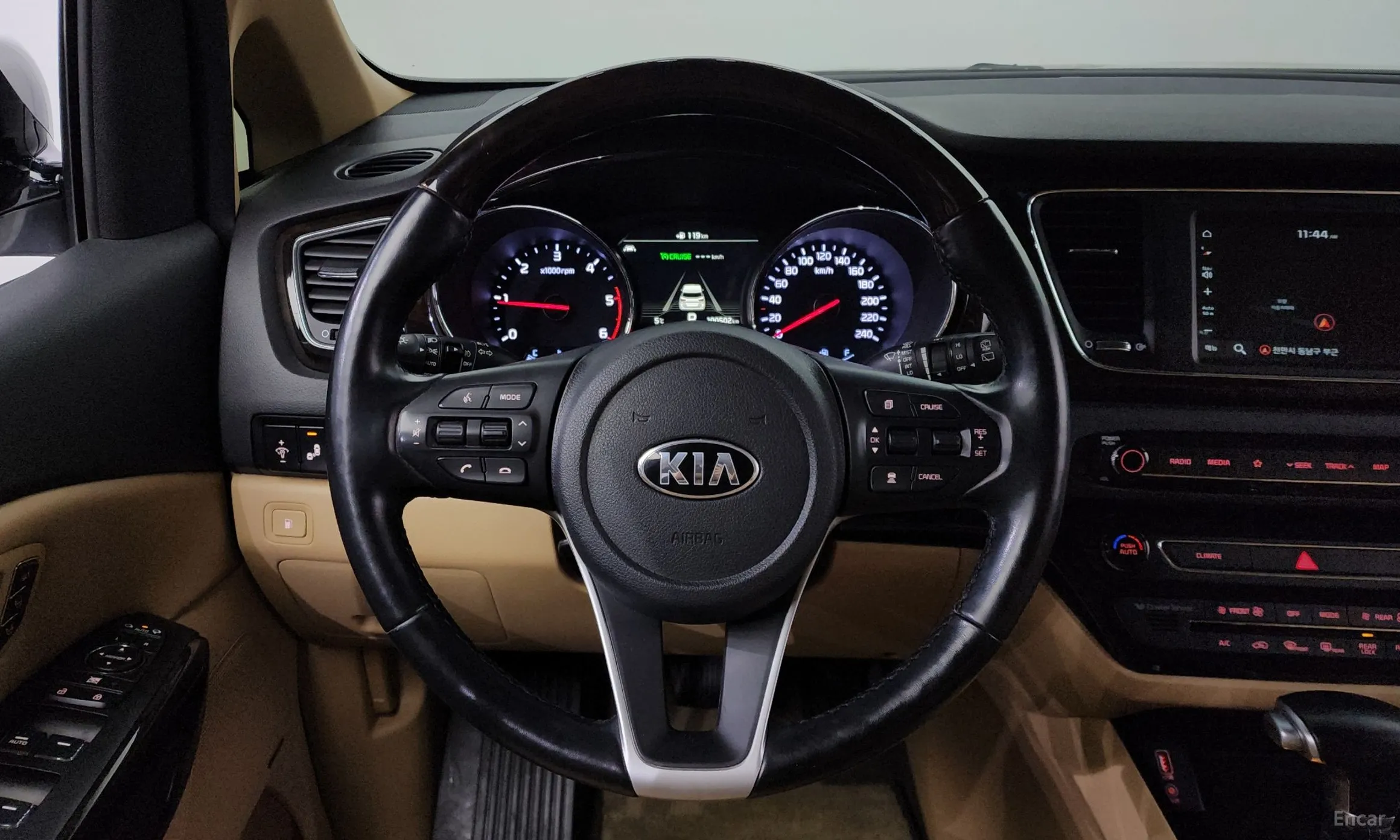 Kia Carnival превью 13