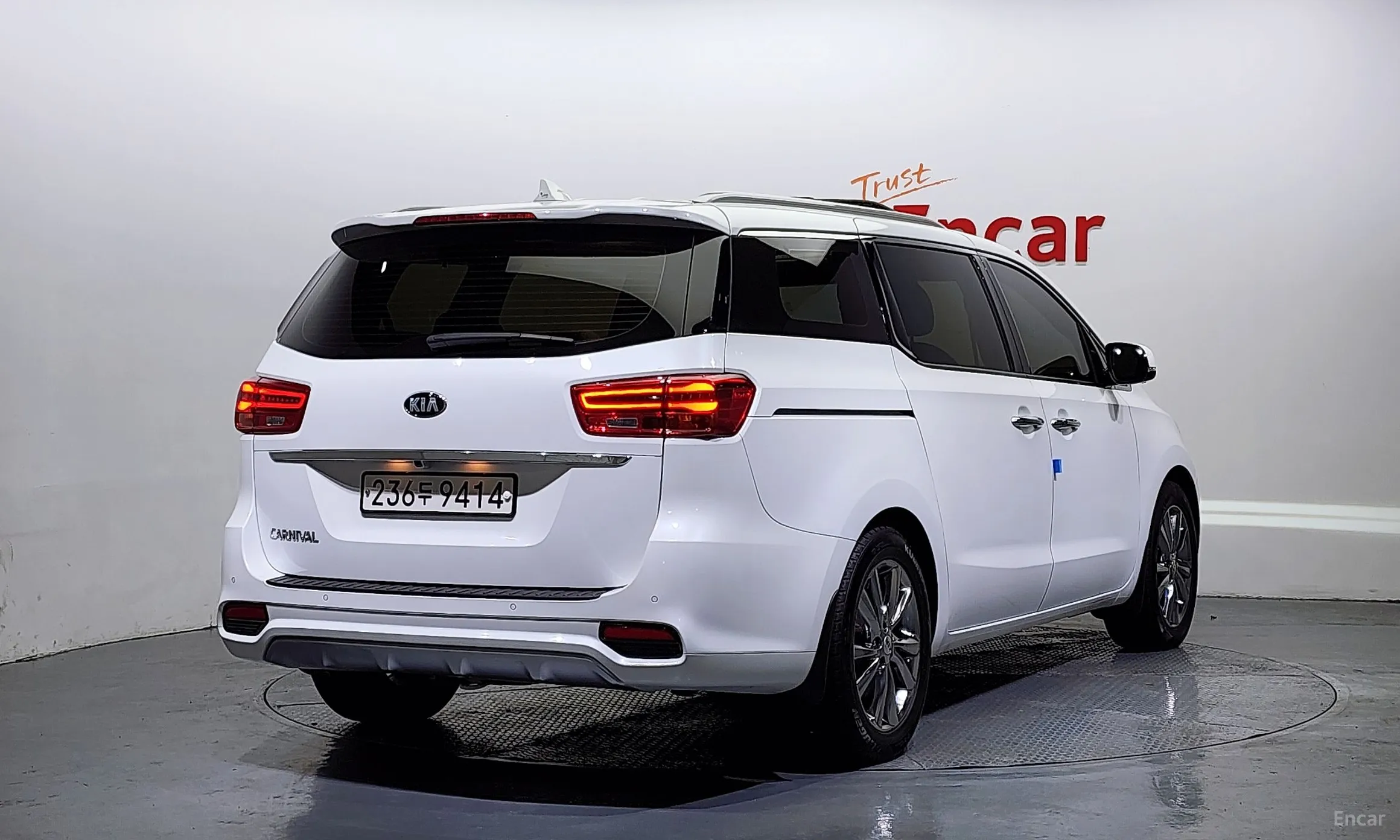 Kia Carnival превью 2