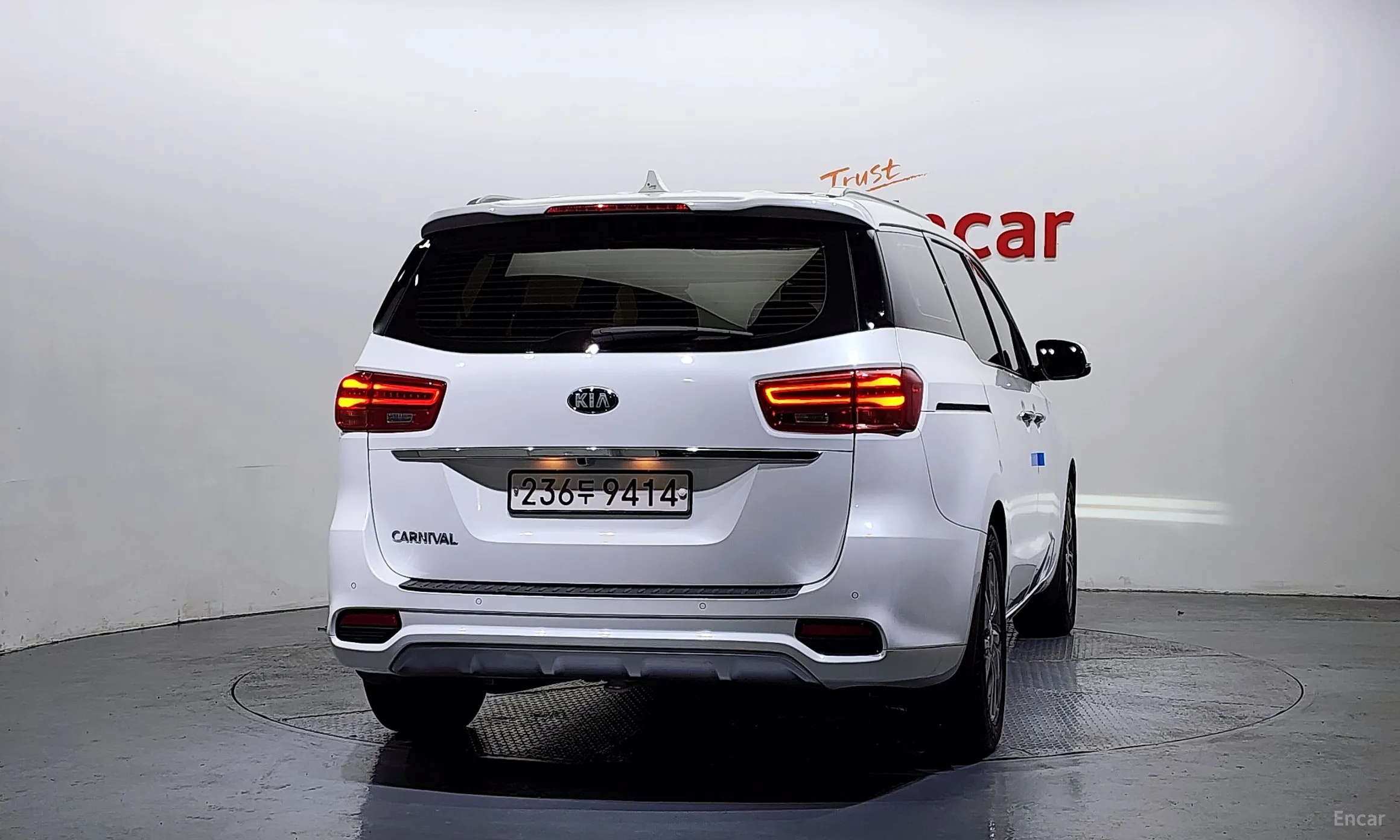 Kia Carnival превью 4