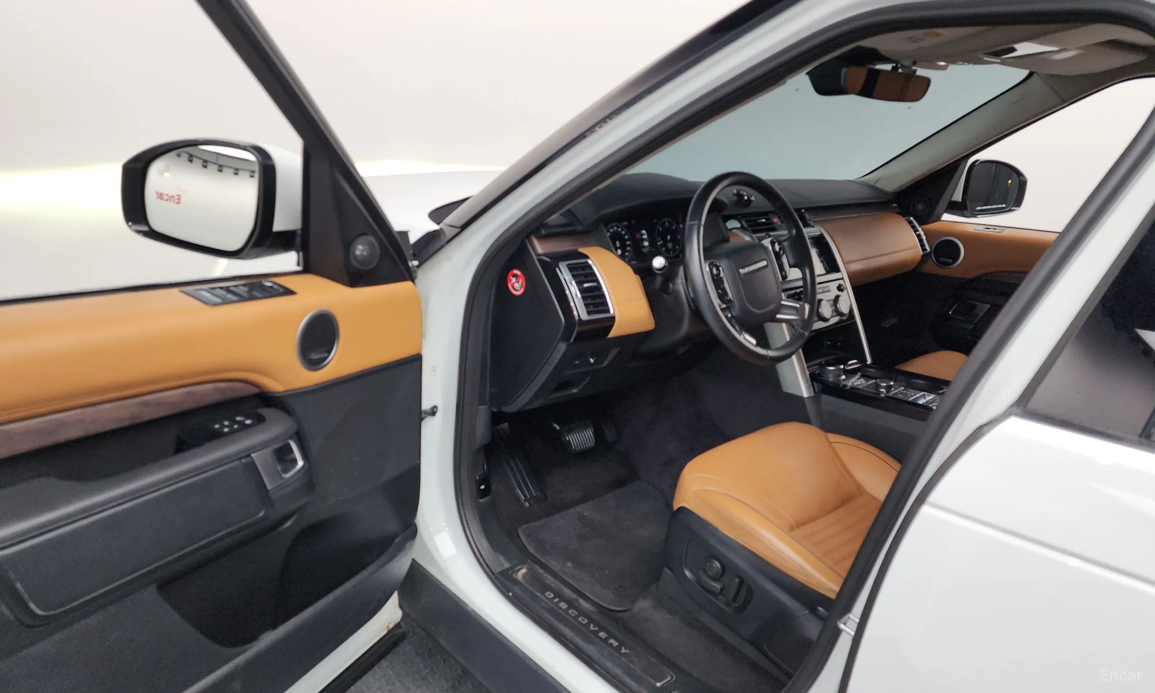 Land Rover Discovery 5 превью 10