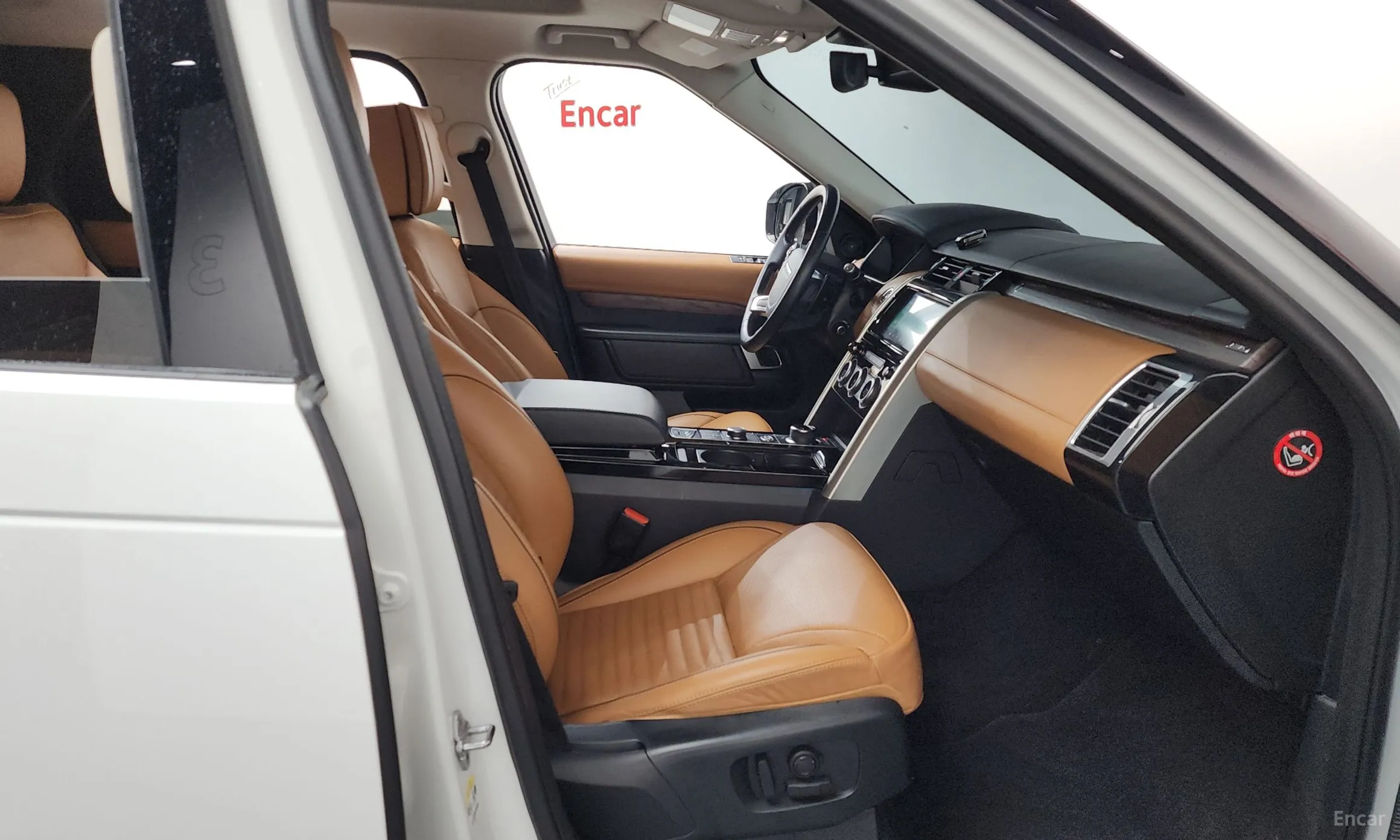 Land Rover Discovery 5 превью 11