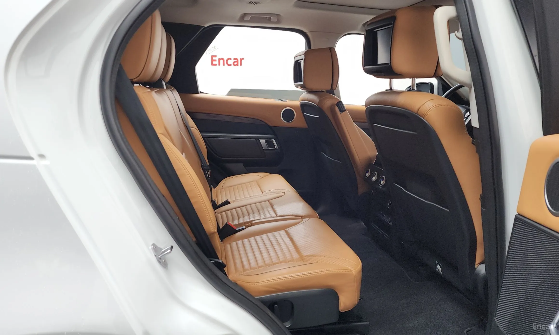 Land Rover Discovery 5 превью 12