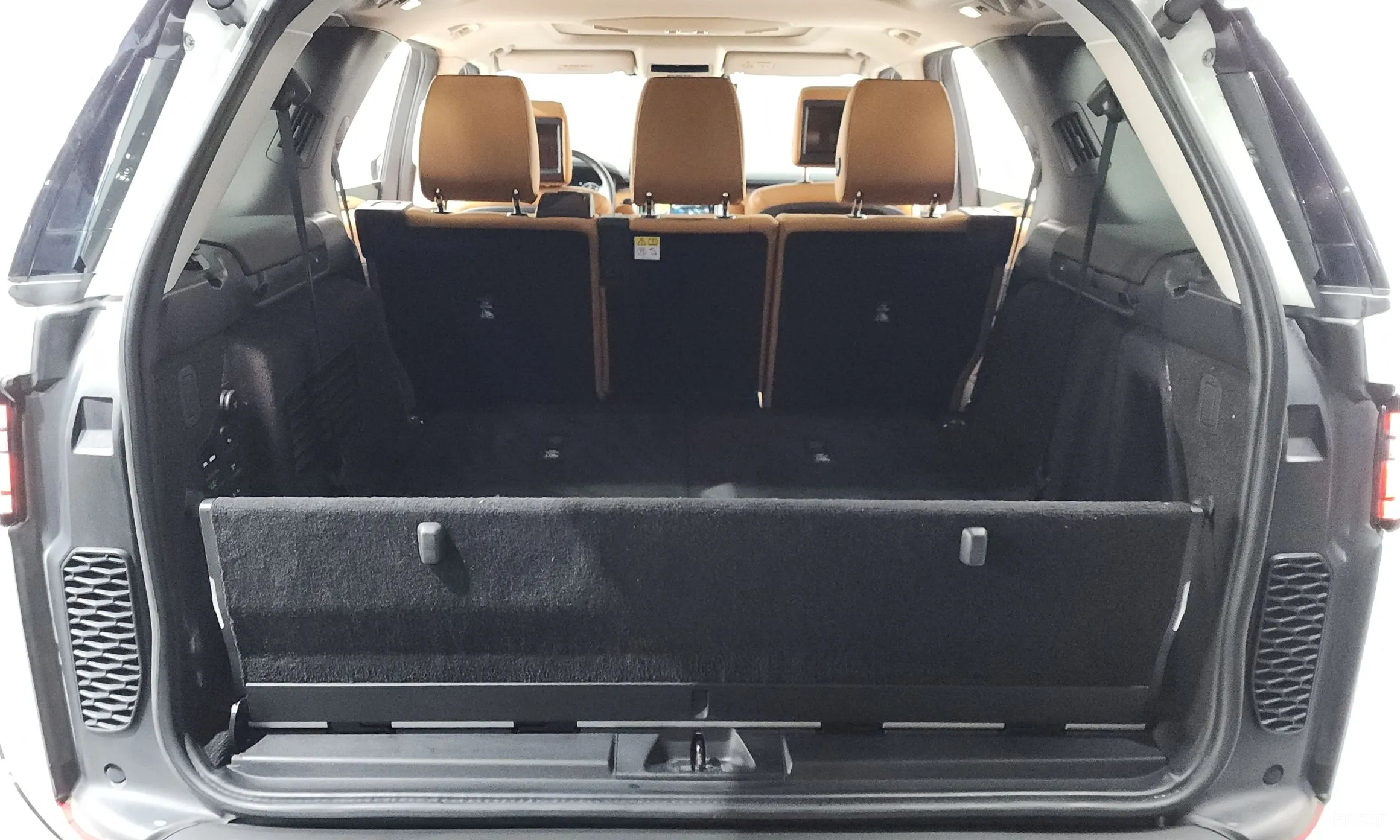 Land Rover Discovery 5 превью 20