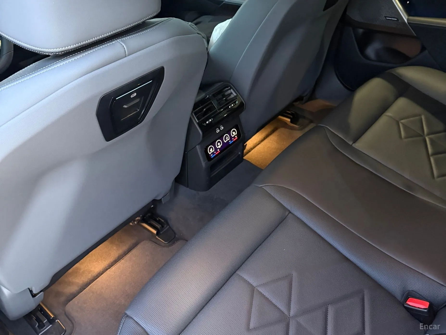 BMW 5 Series (G60) превью 11