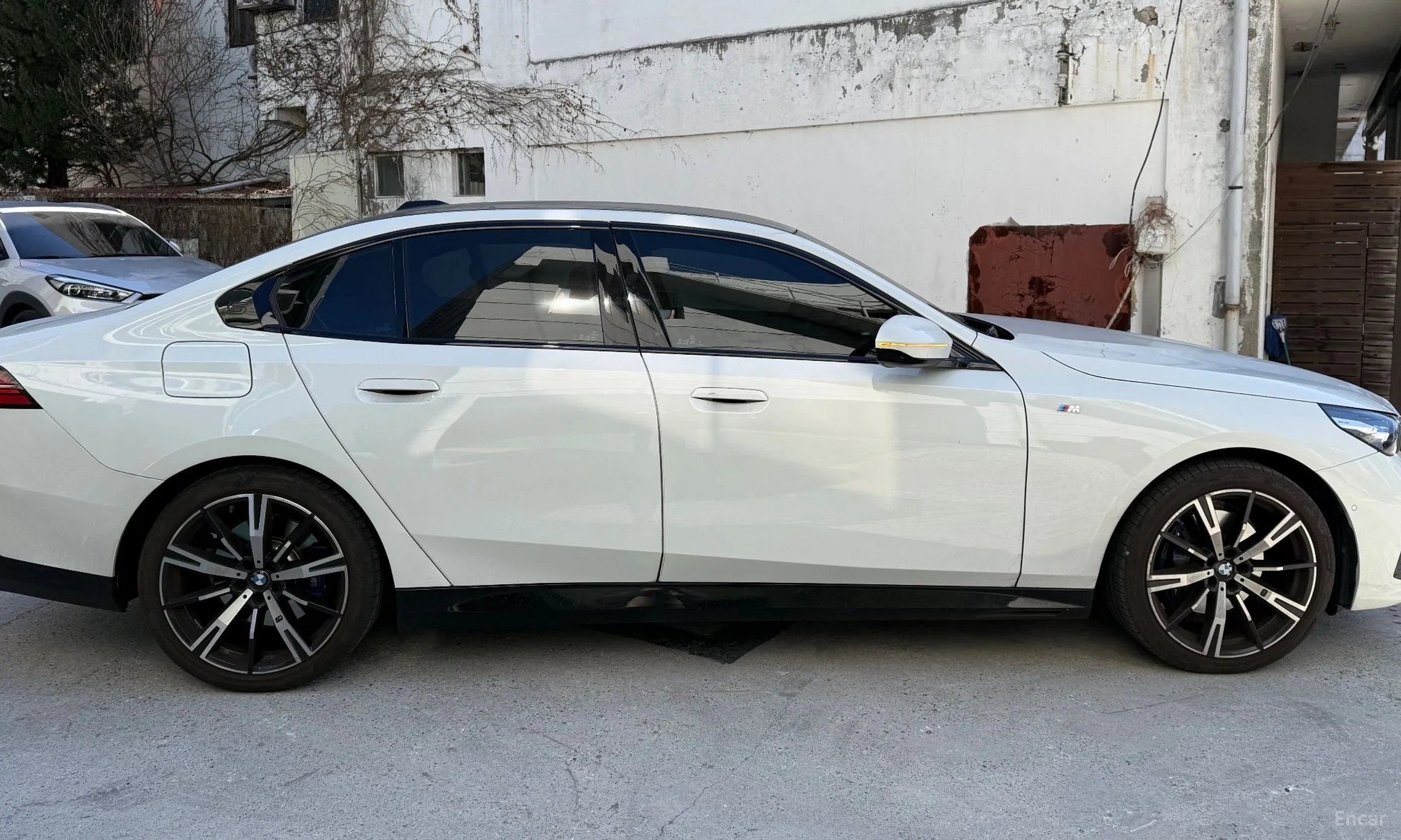 BMW 5 Series (G60) превью 3