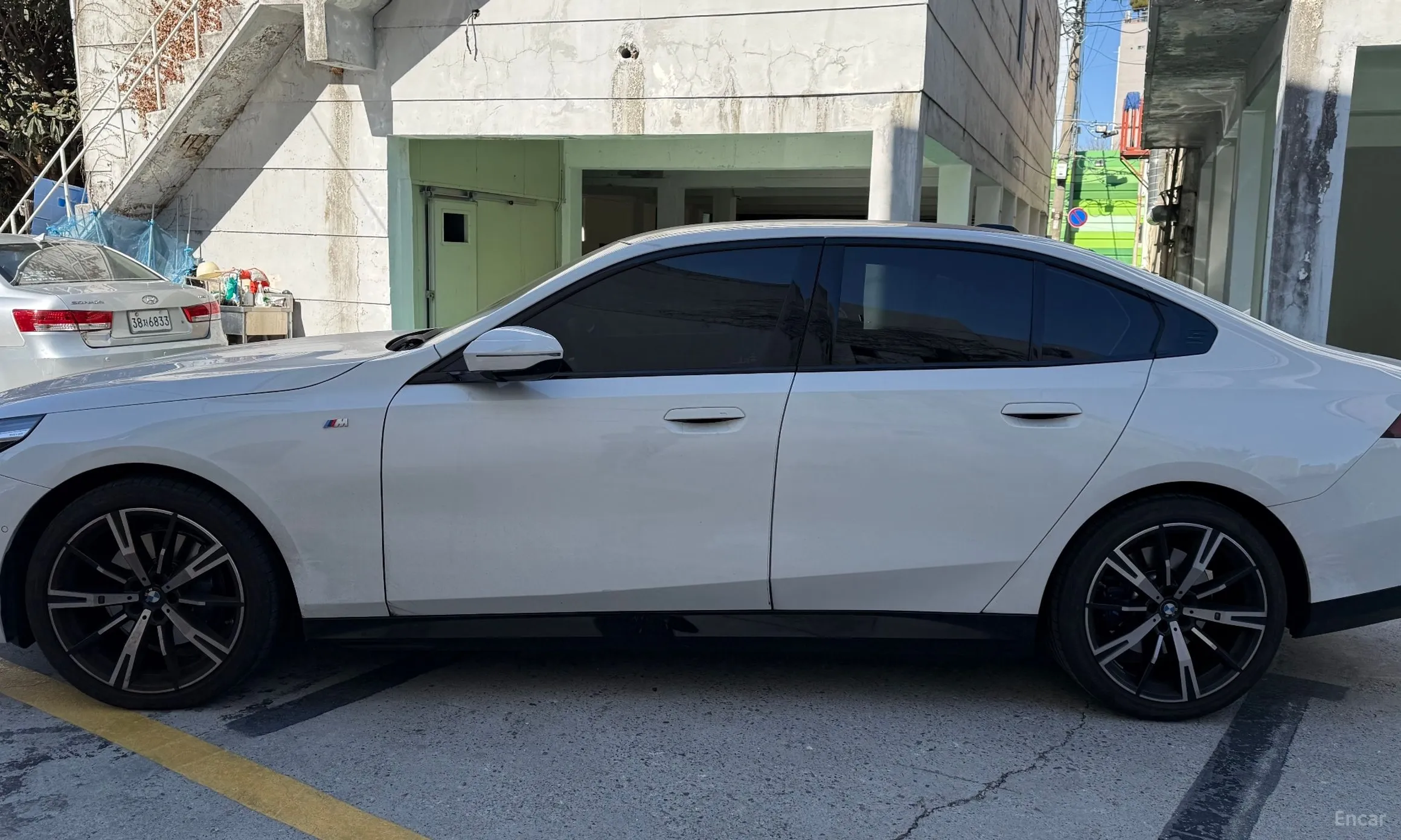 BMW 5 Series (G60) превью 4