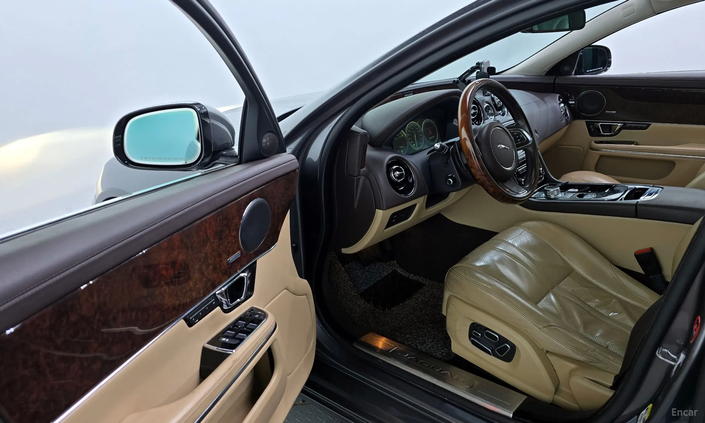 Jaguar All New XJ превью 10