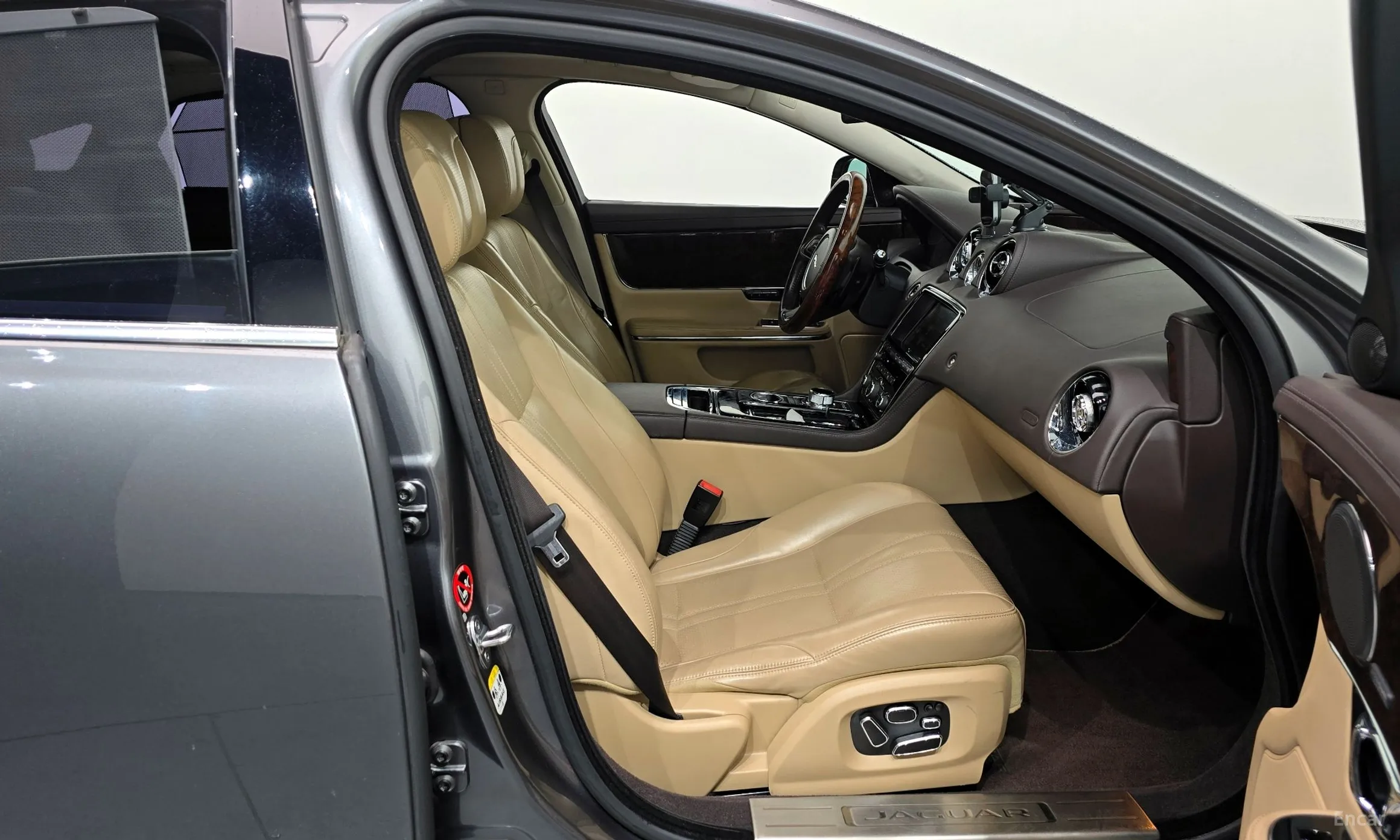 Jaguar All New XJ превью 11
