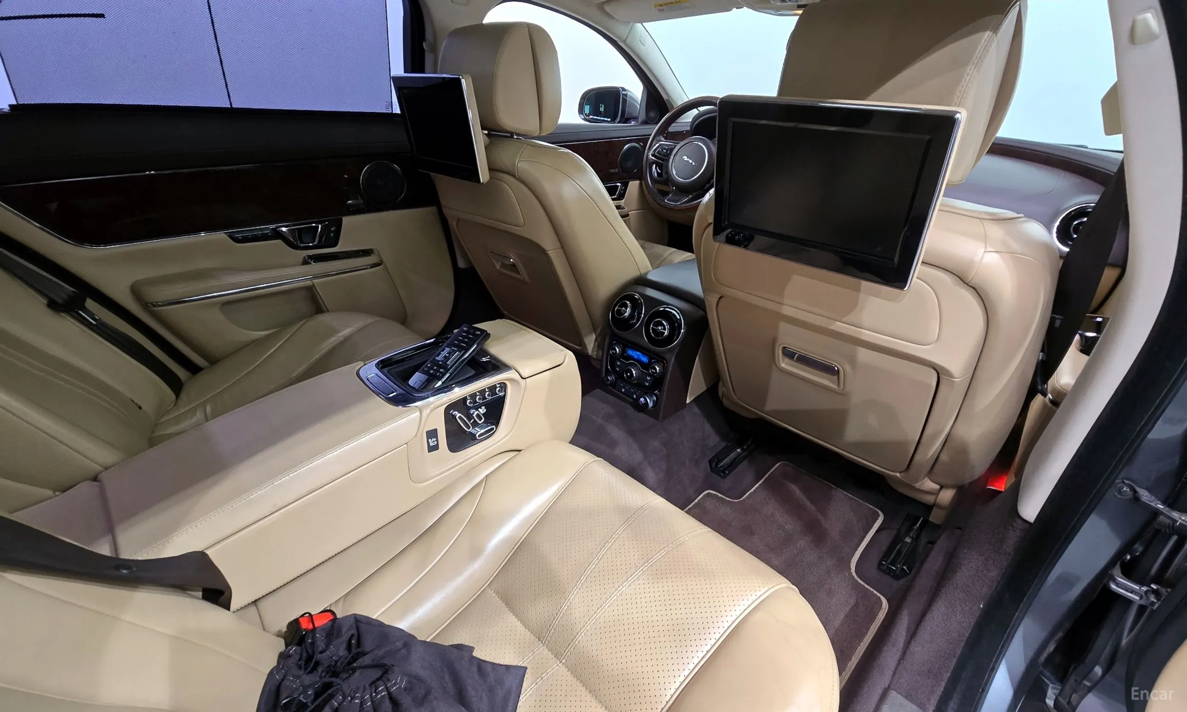 Jaguar All New XJ превью 12