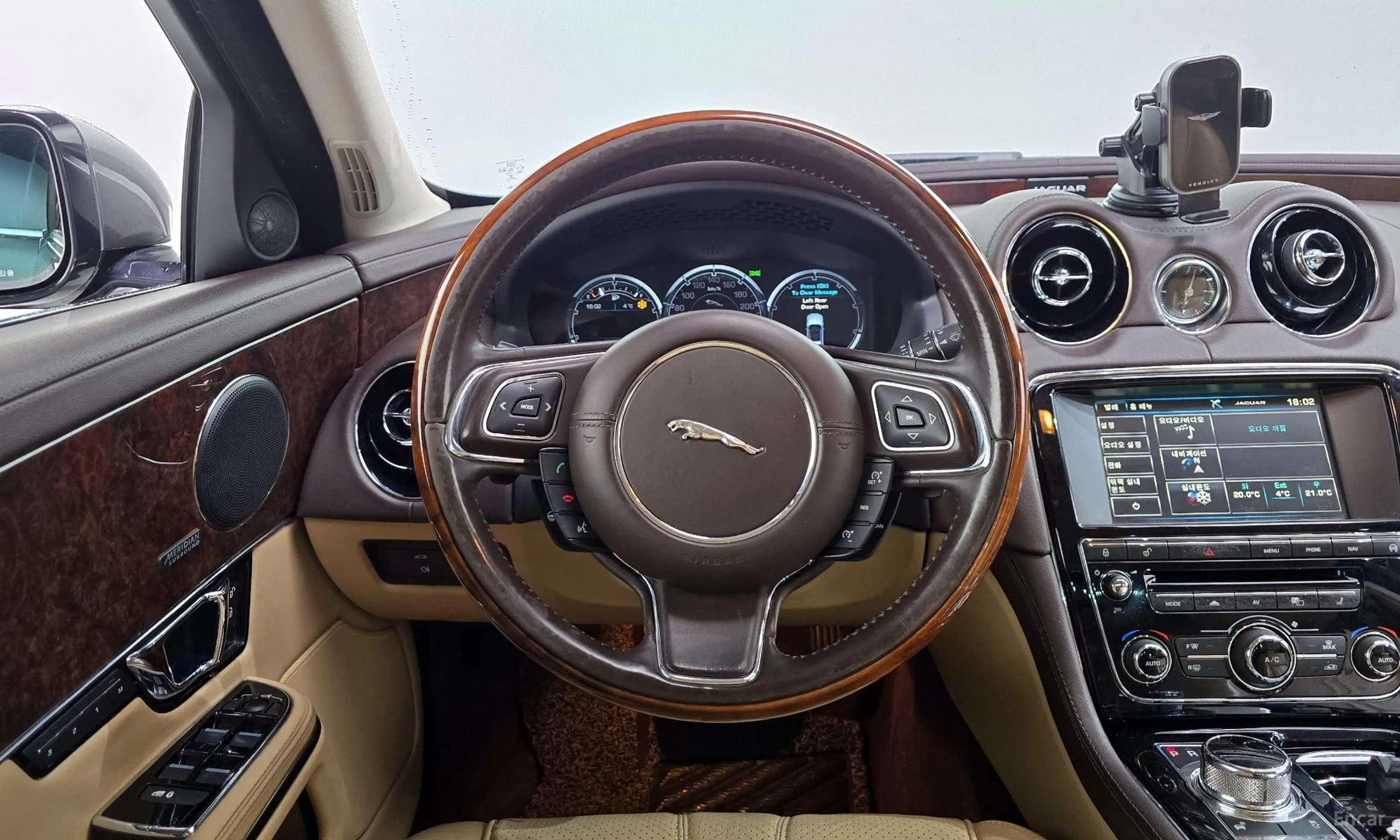 Jaguar All New XJ превью 13