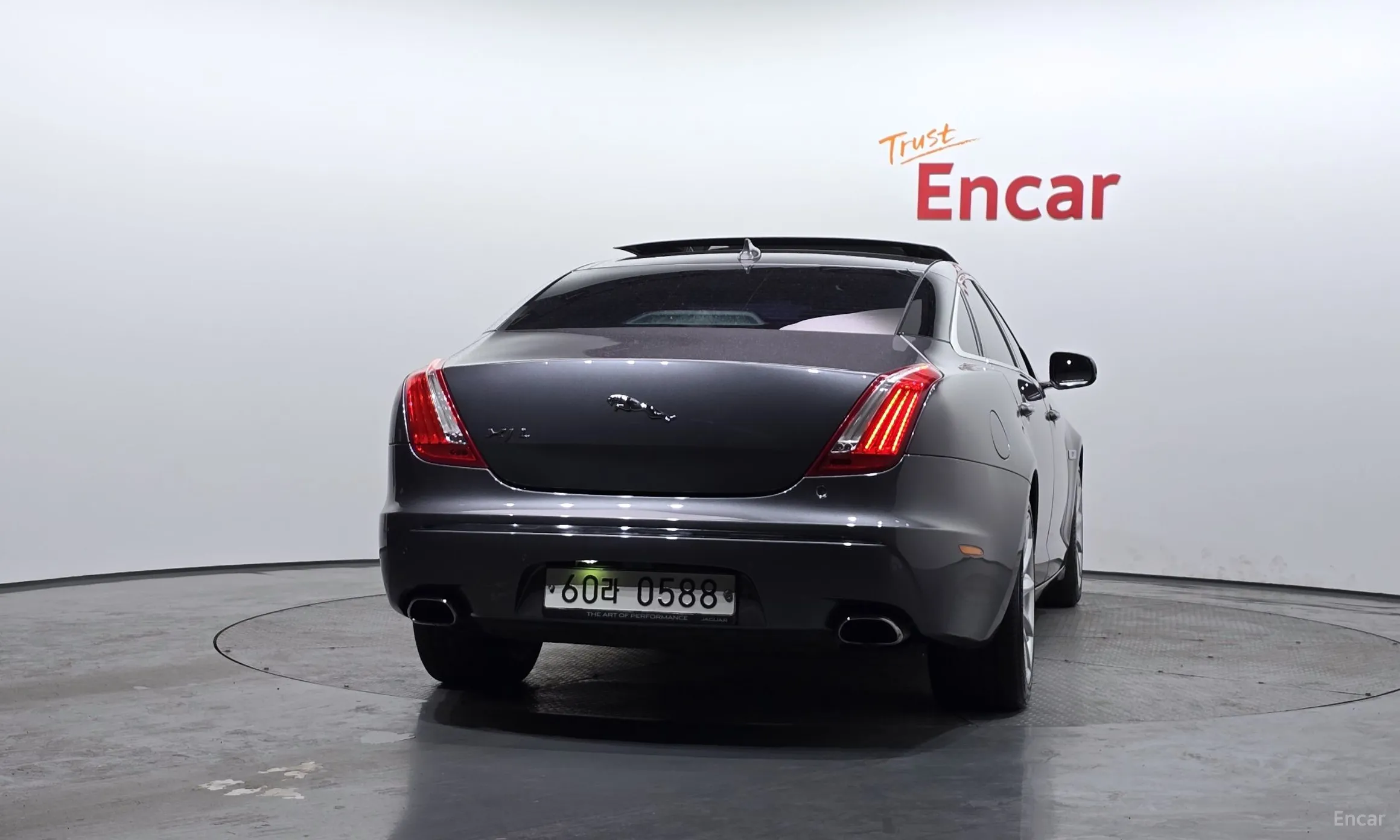 Jaguar All New XJ превью 4