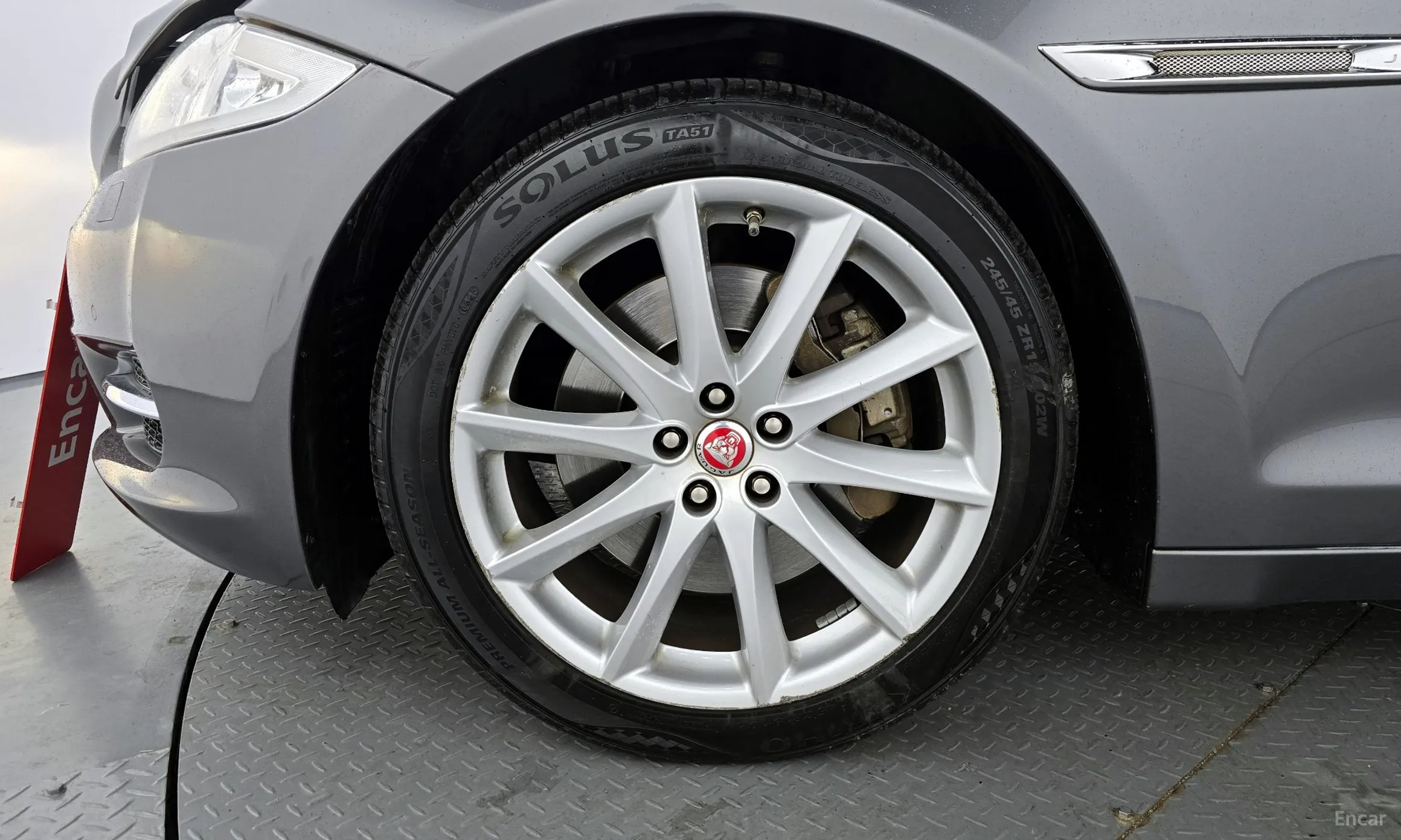 Jaguar All New XJ превью 5
