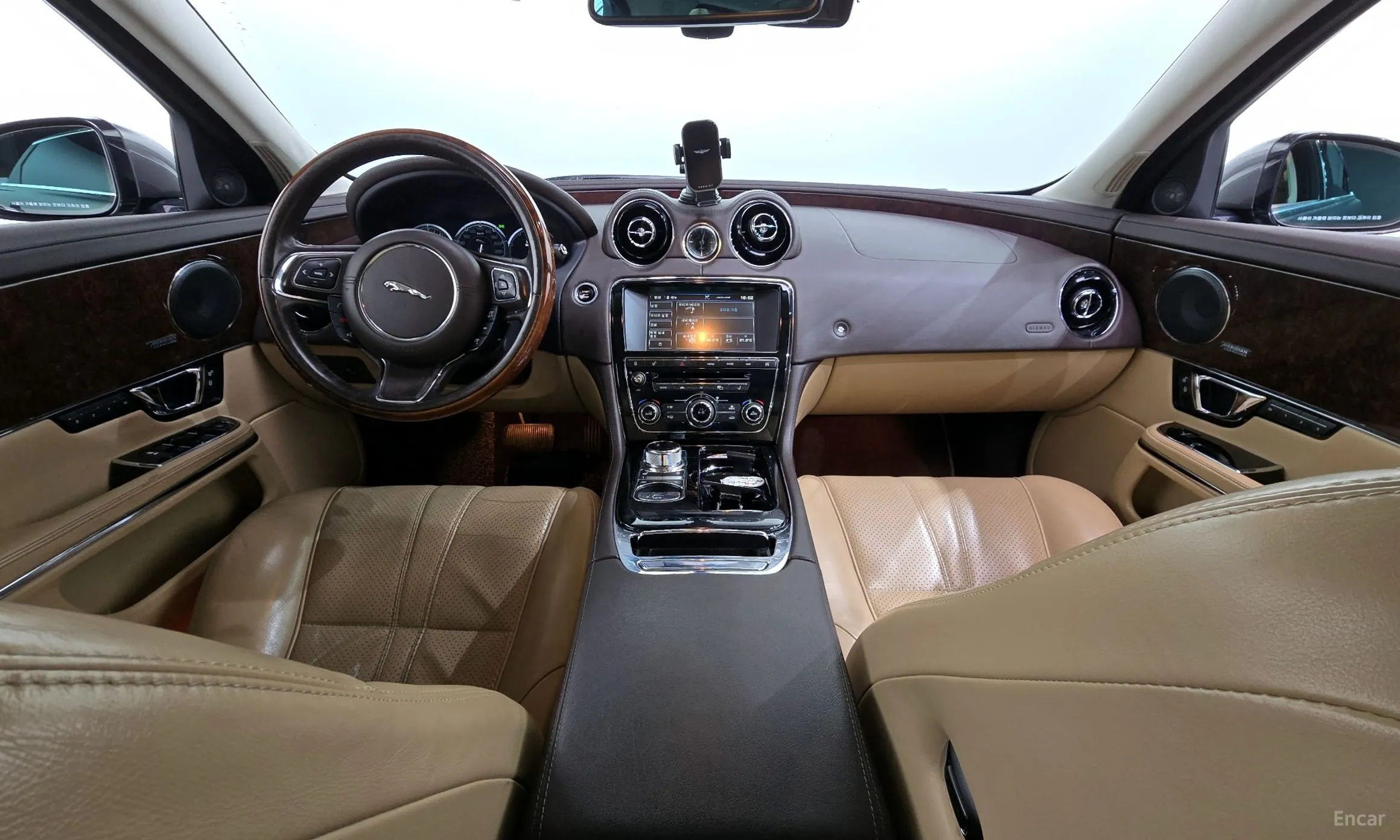 Jaguar All New XJ превью 7
