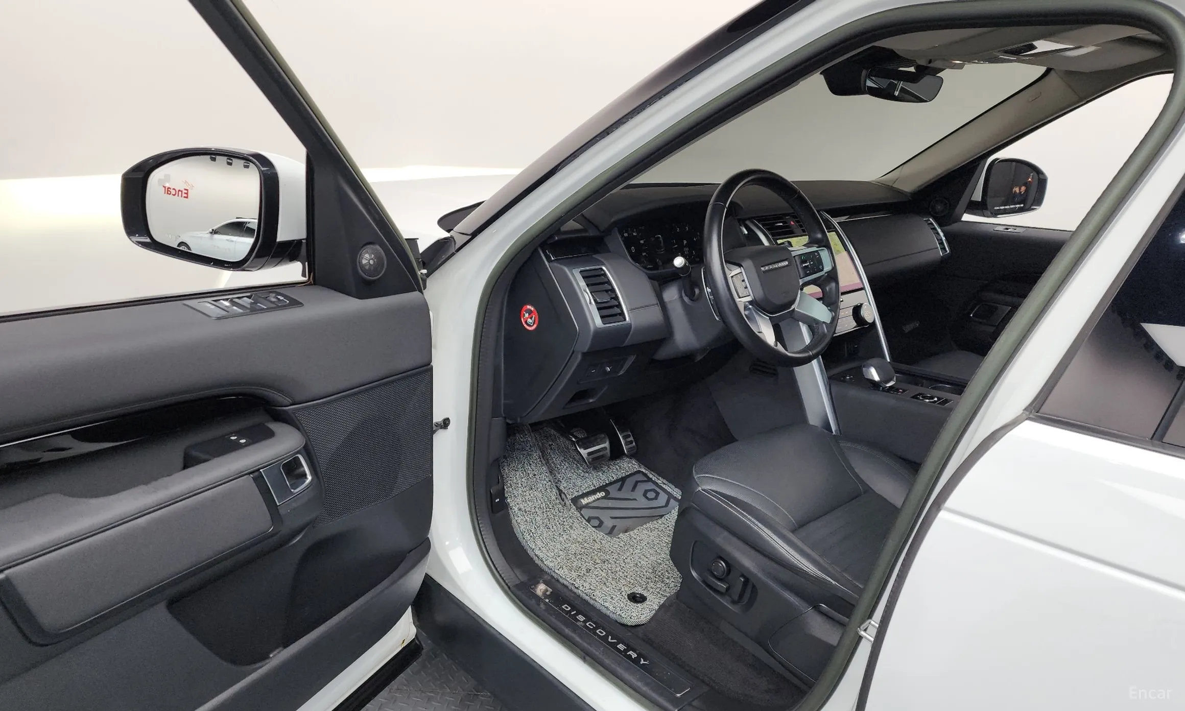 Land Rover Discovery 5 превью 10