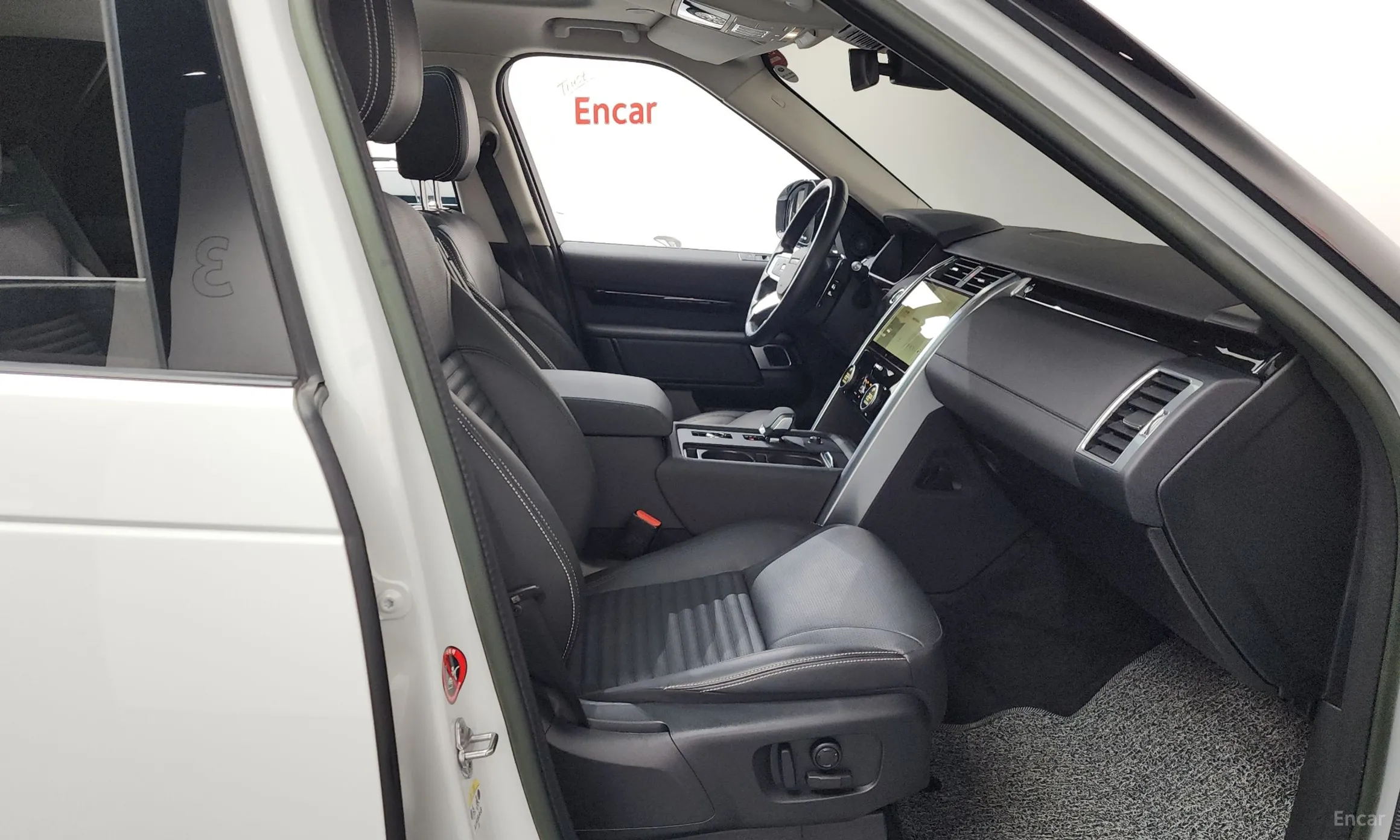Land Rover Discovery 5 превью 11