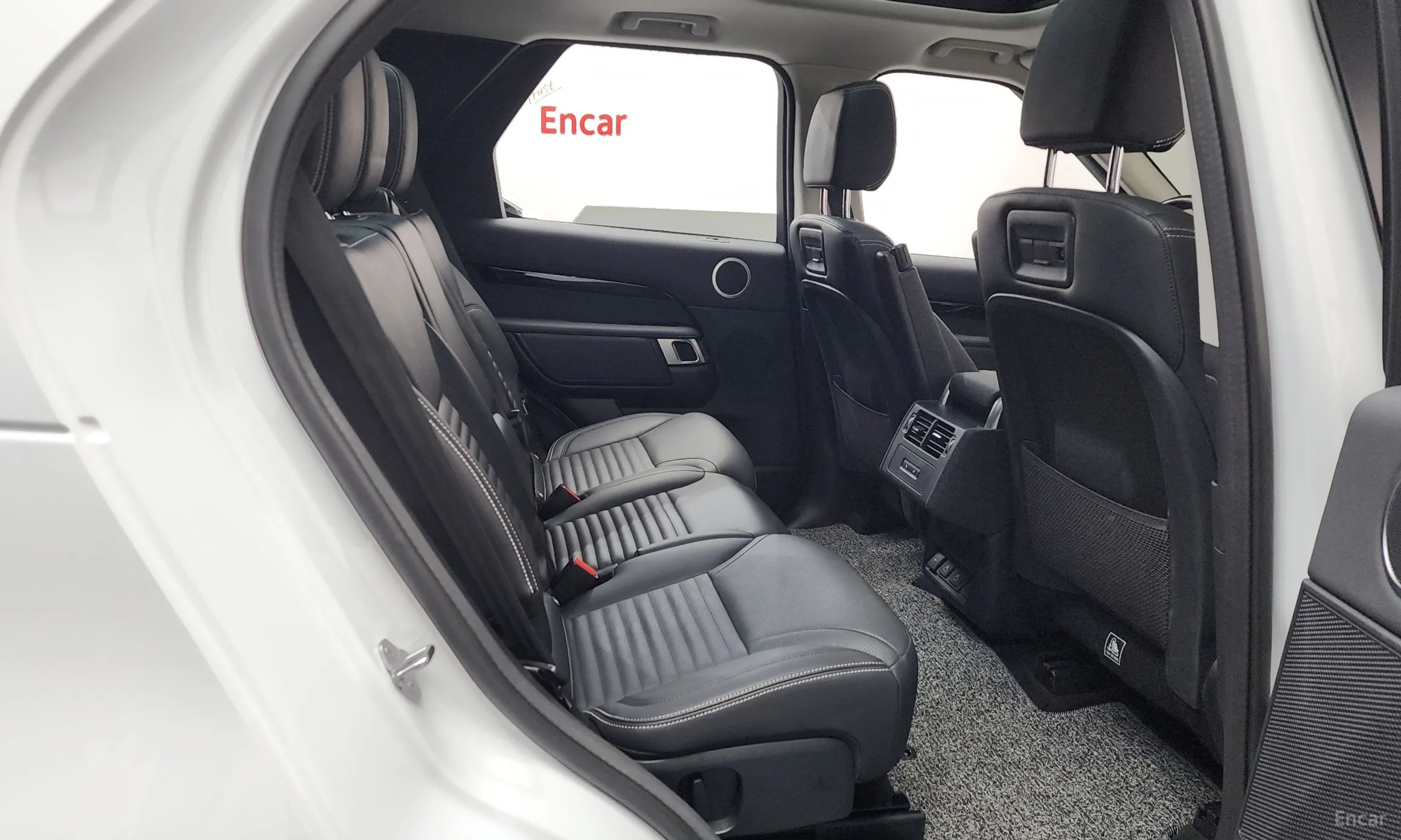 Land Rover Discovery 5 превью 12