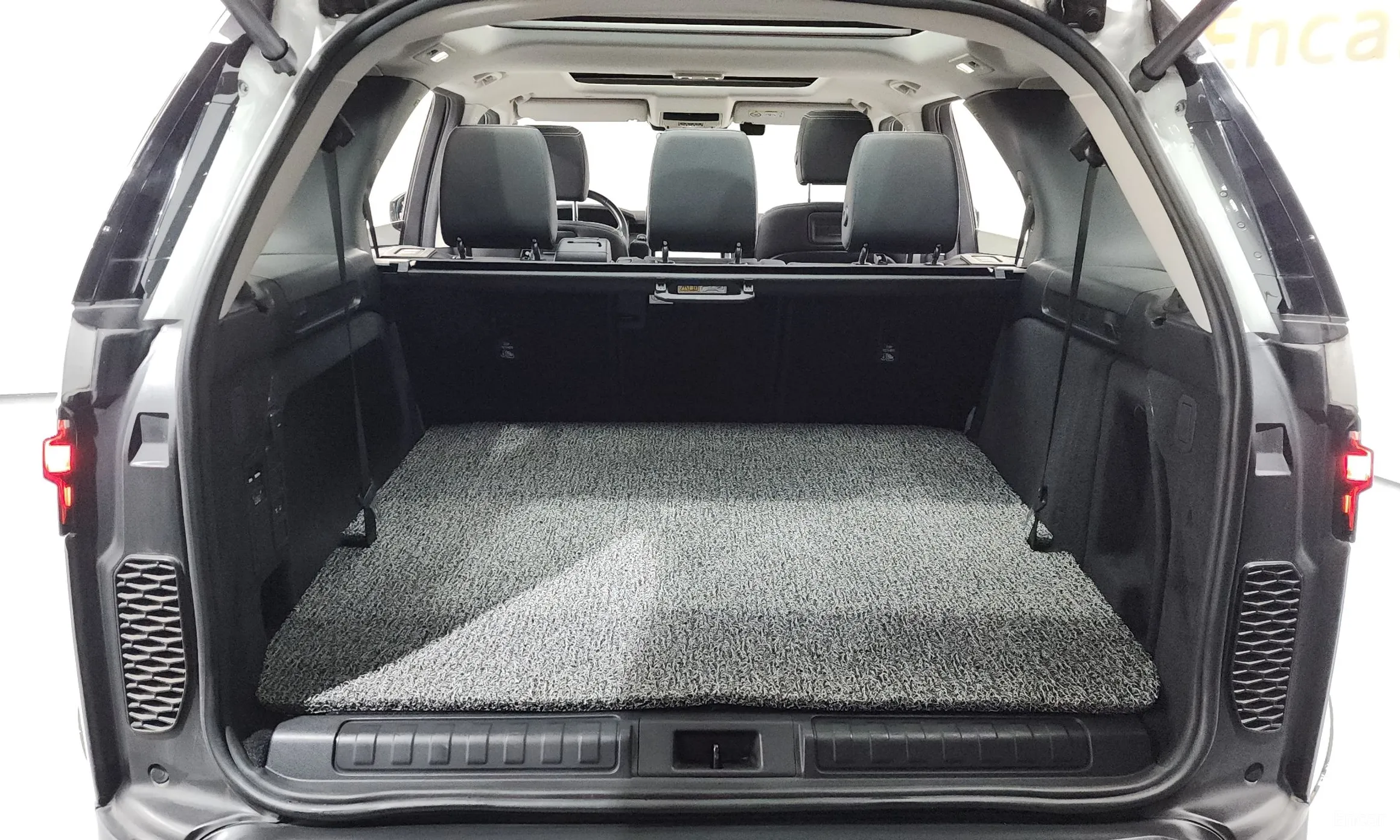 Land Rover Discovery 5 превью 20