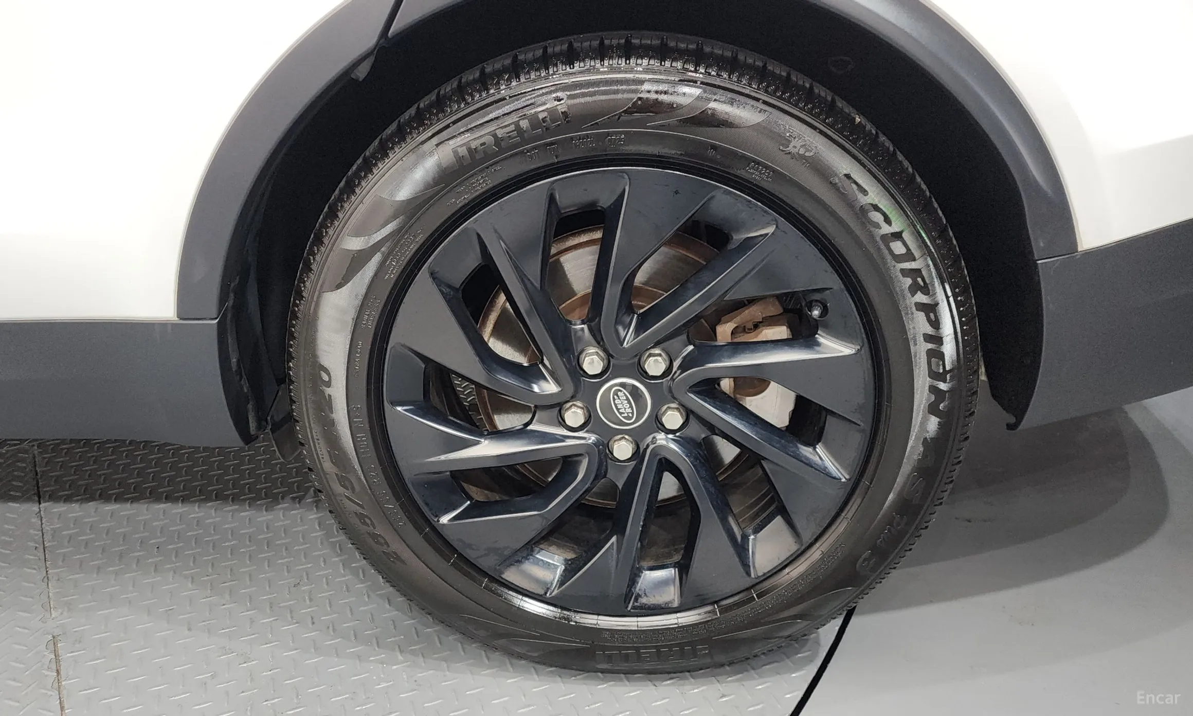 Land Rover Discovery 5 превью 5