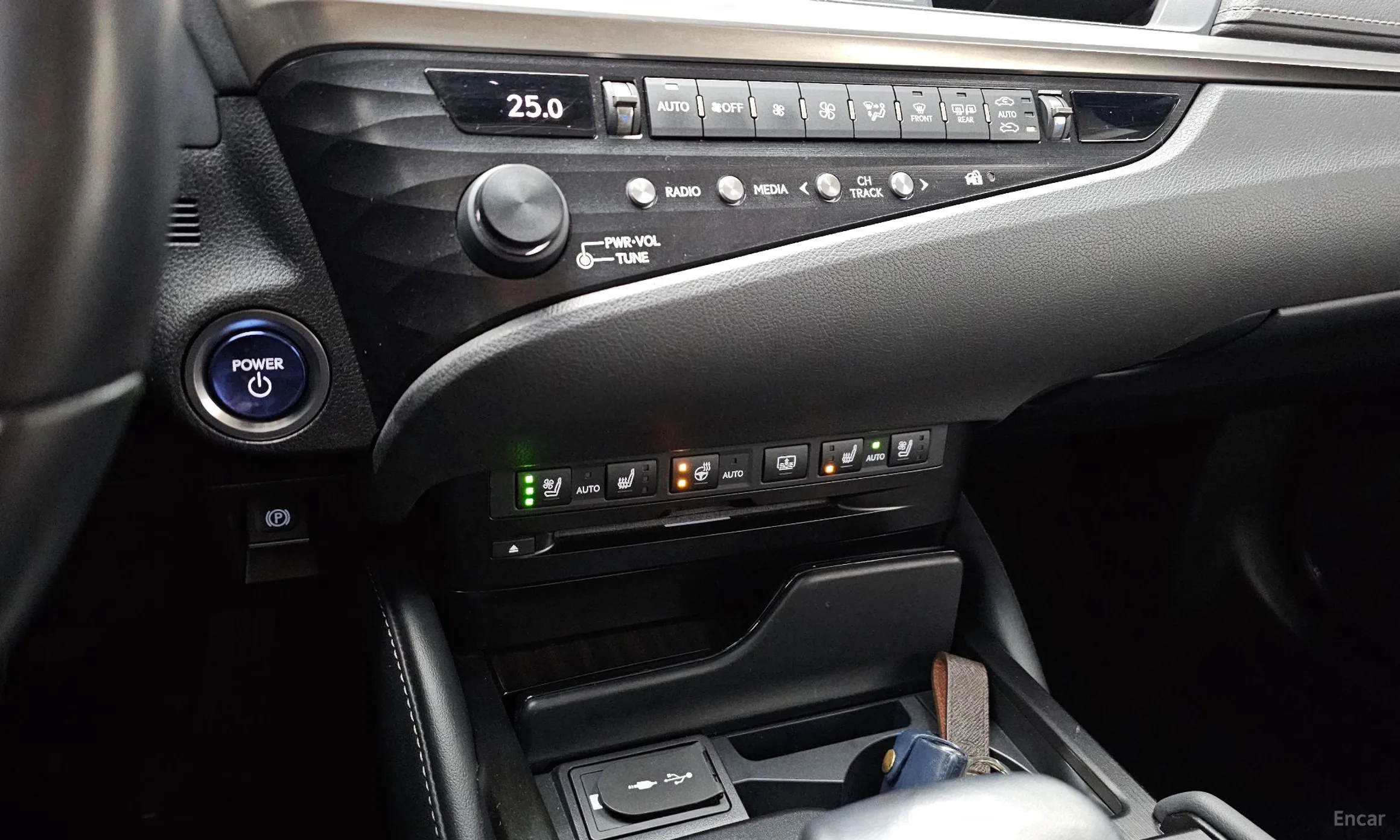 Lexus ES300h 7th Generation превью 17