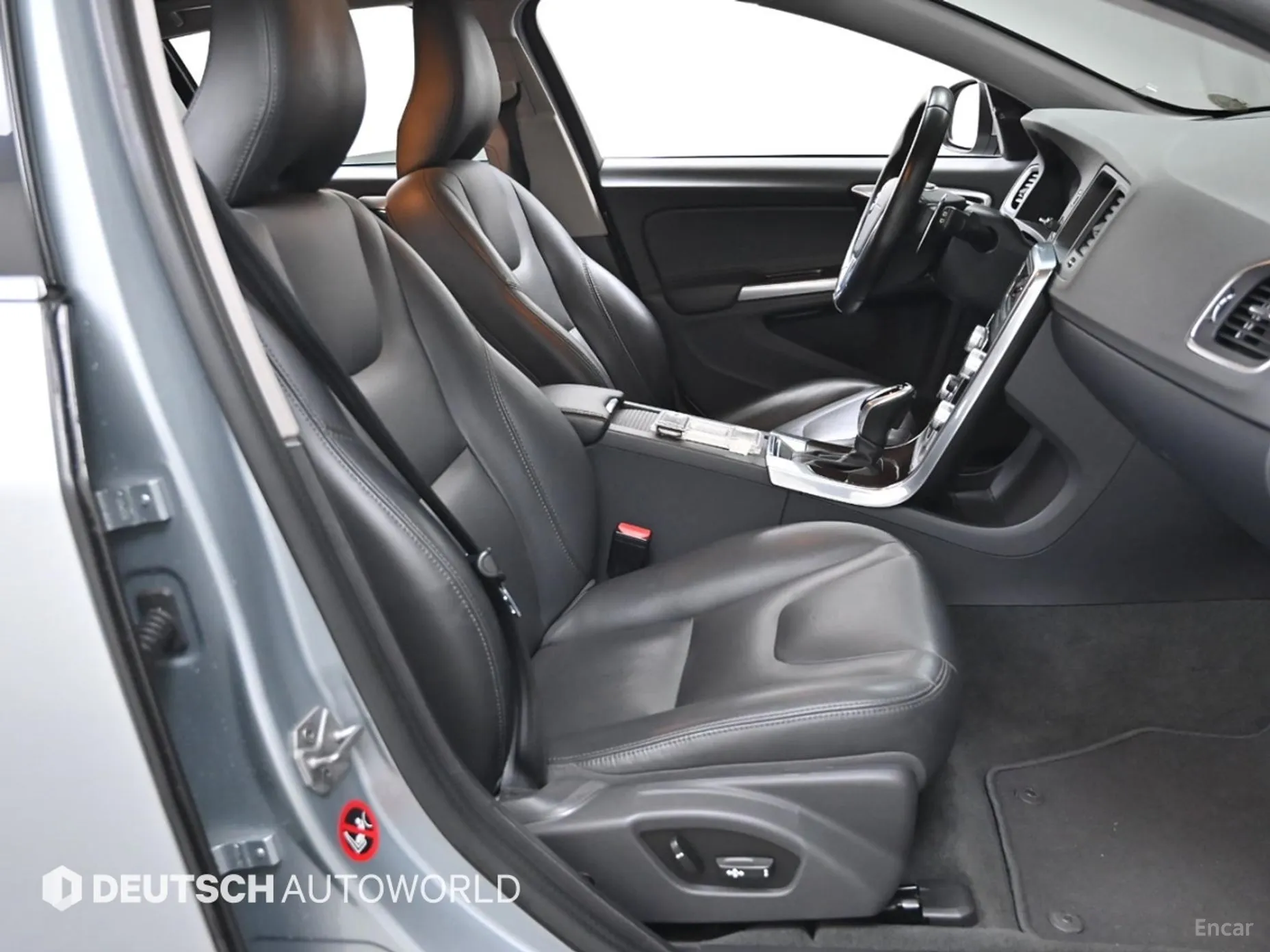 Volvo V60 превью 10