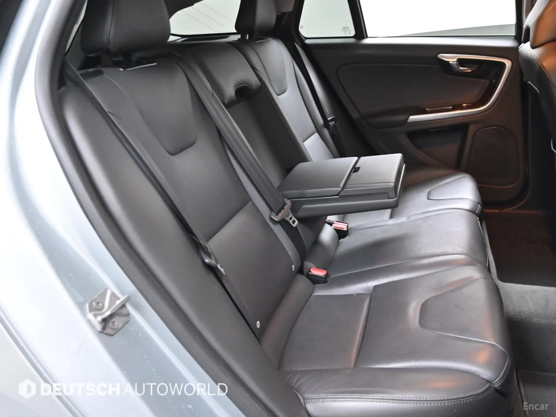 Volvo V60 превью 12