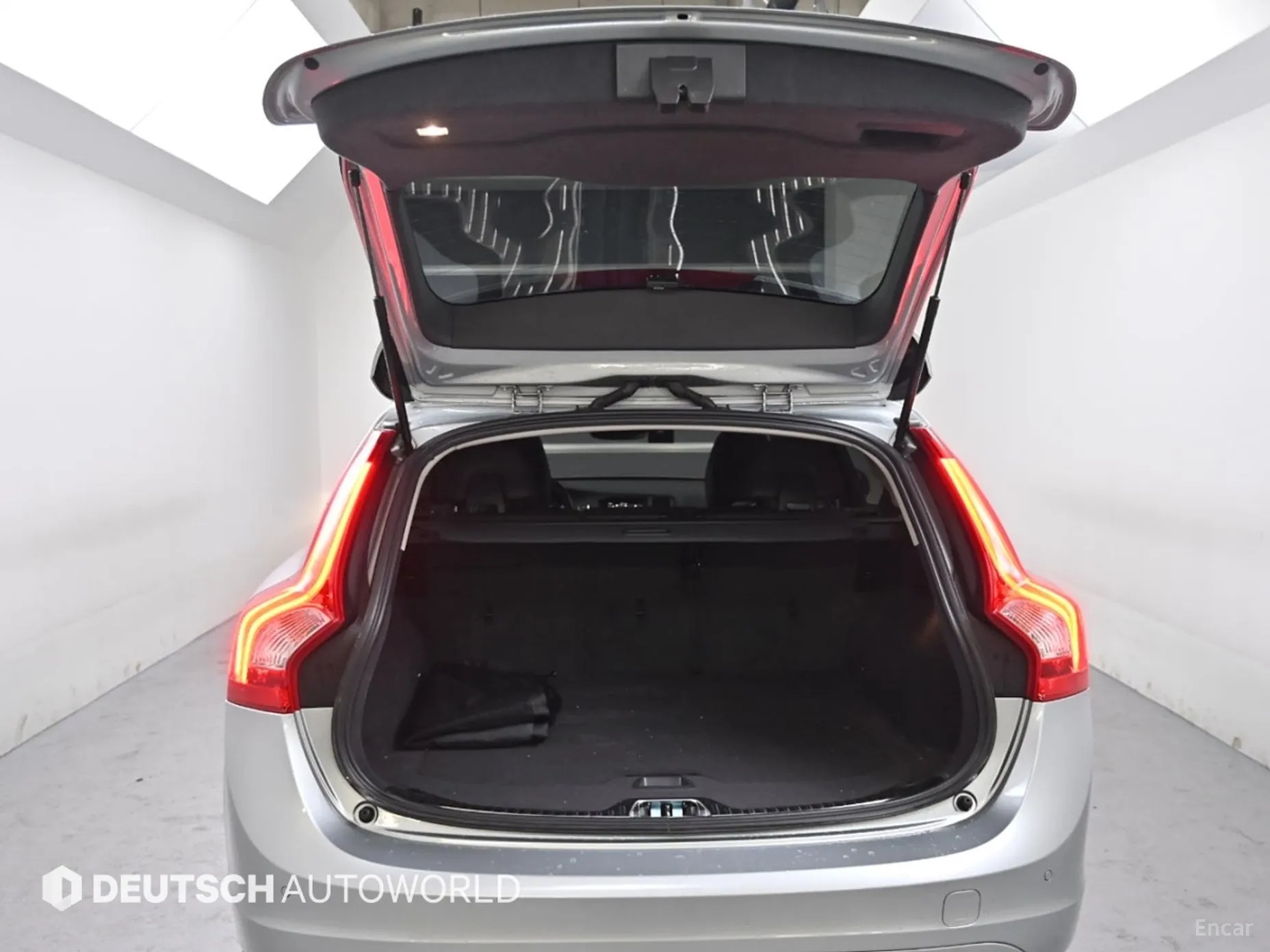 Volvo V60 превью 20