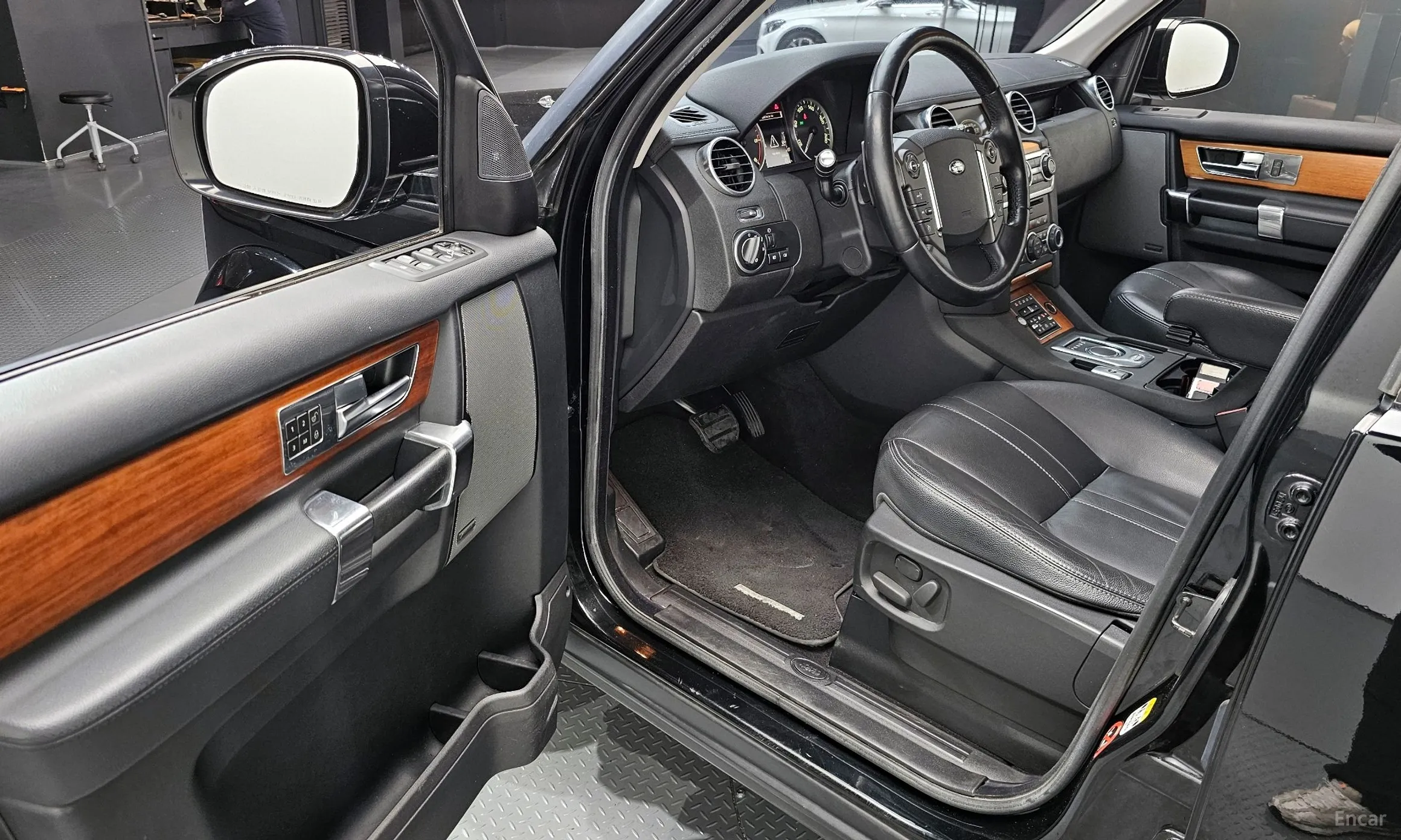 Land Rover Discovery 4 превью 11