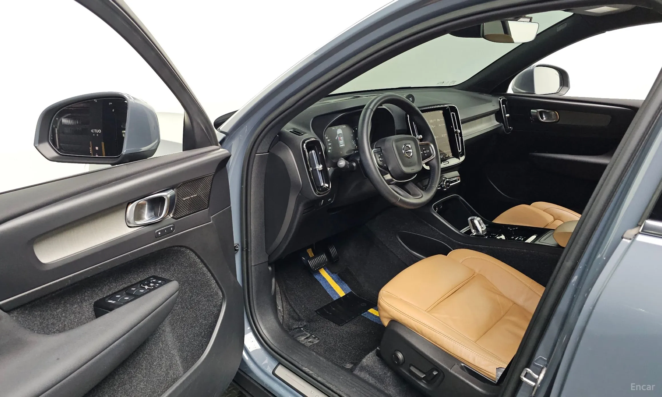 Volvo XC40 превью 10