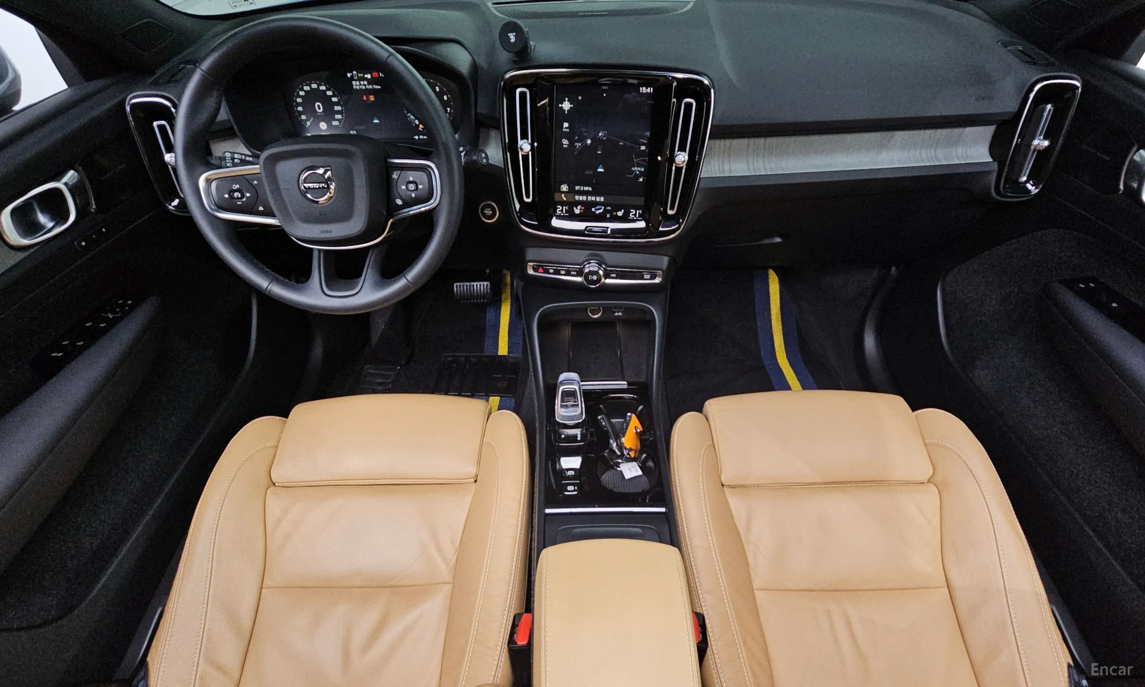 Volvo XC40 превью 7