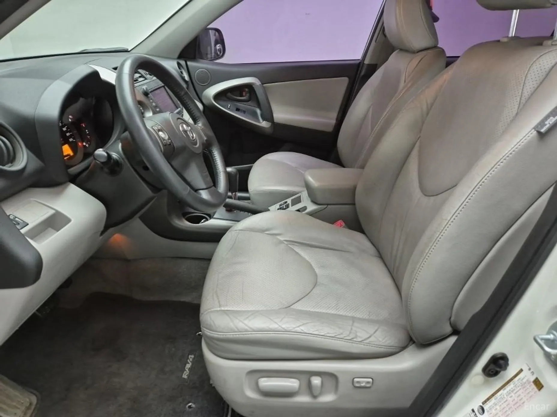Toyota RAV4 превью 11