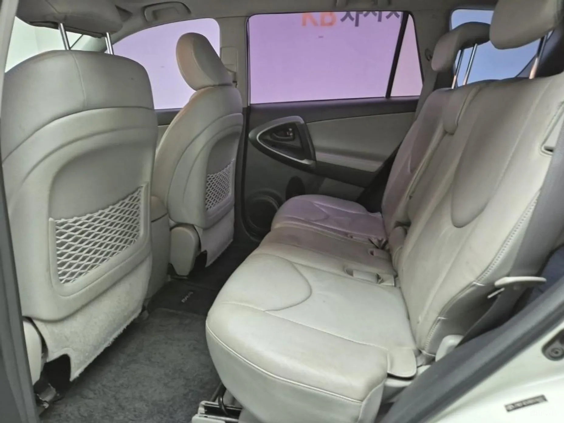 Toyota RAV4 превью 12