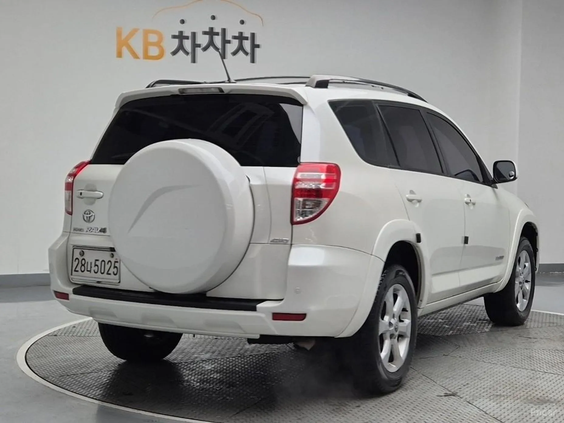 Toyota RAV4 превью 3