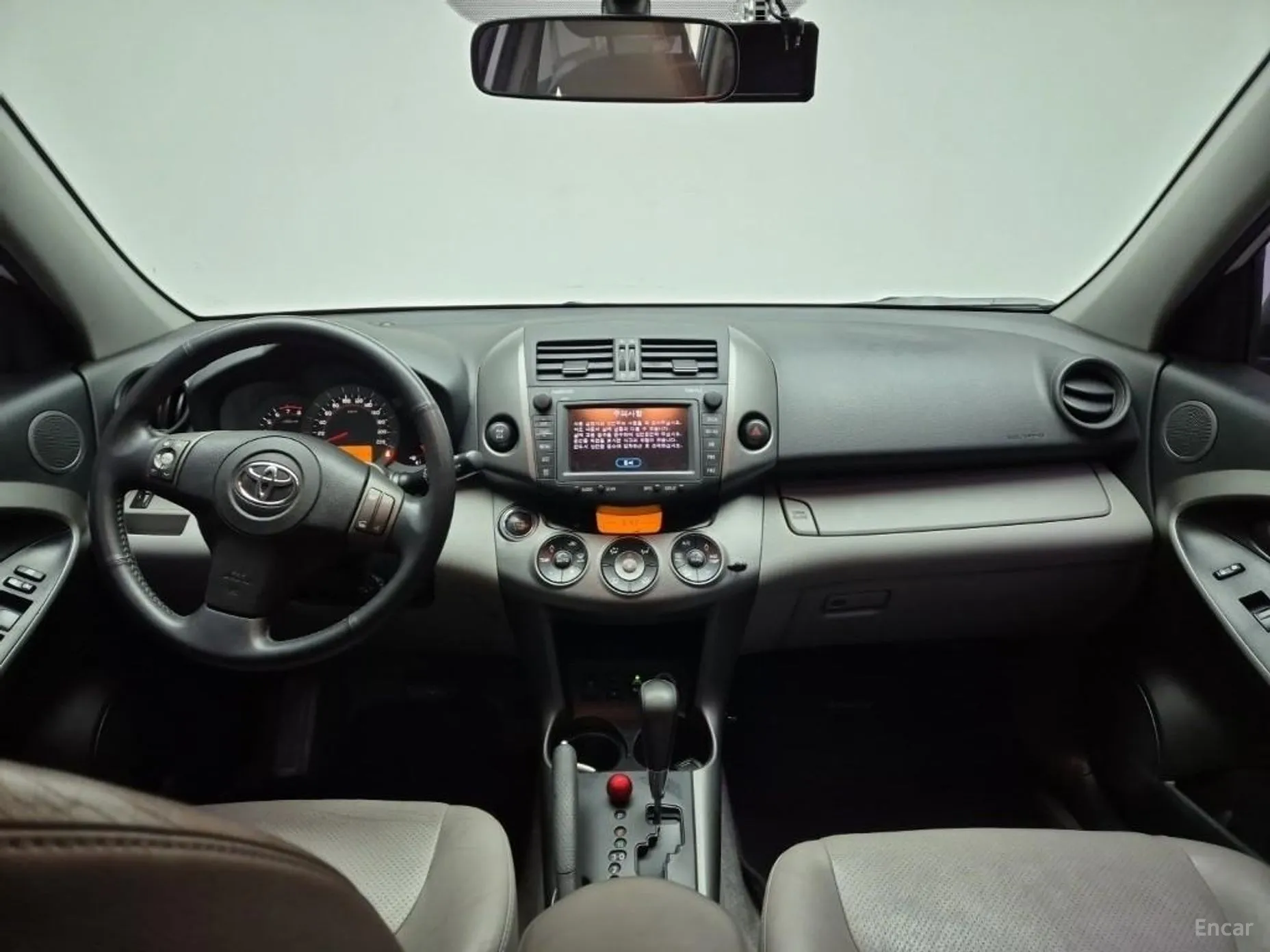 Toyota RAV4 превью 7