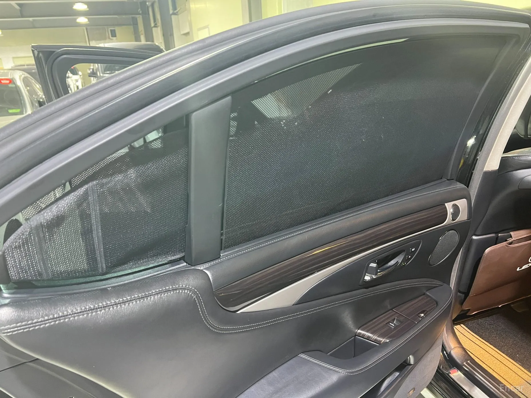 Lexus LS600hL превью 15
