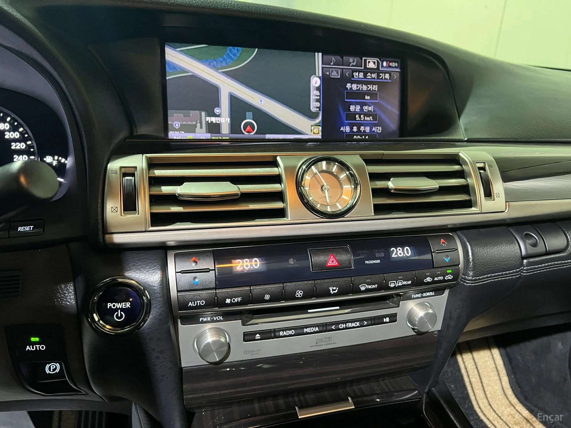 Lexus LS600hL превью 16