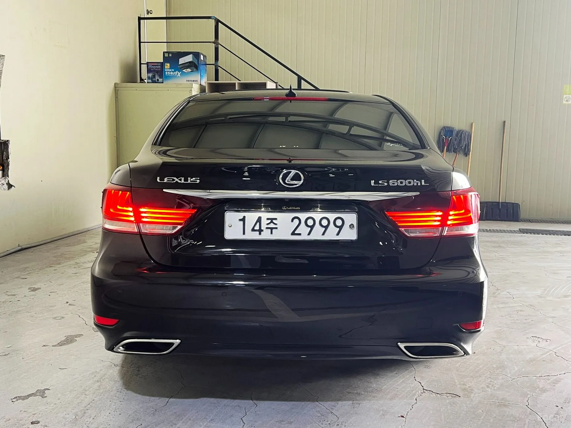 Lexus LS600hL превью 20