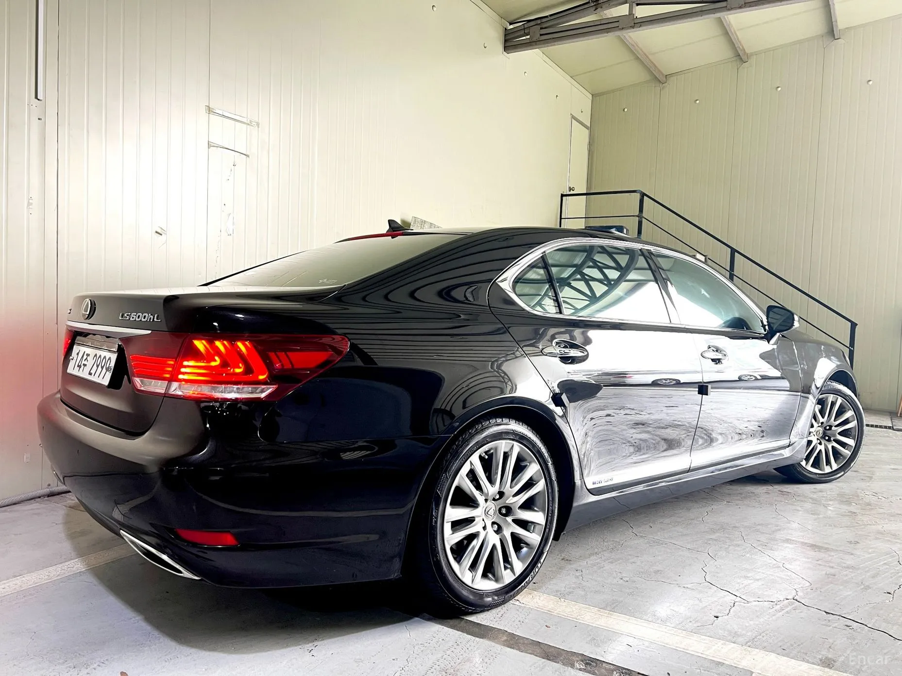 Lexus LS600hL превью 4