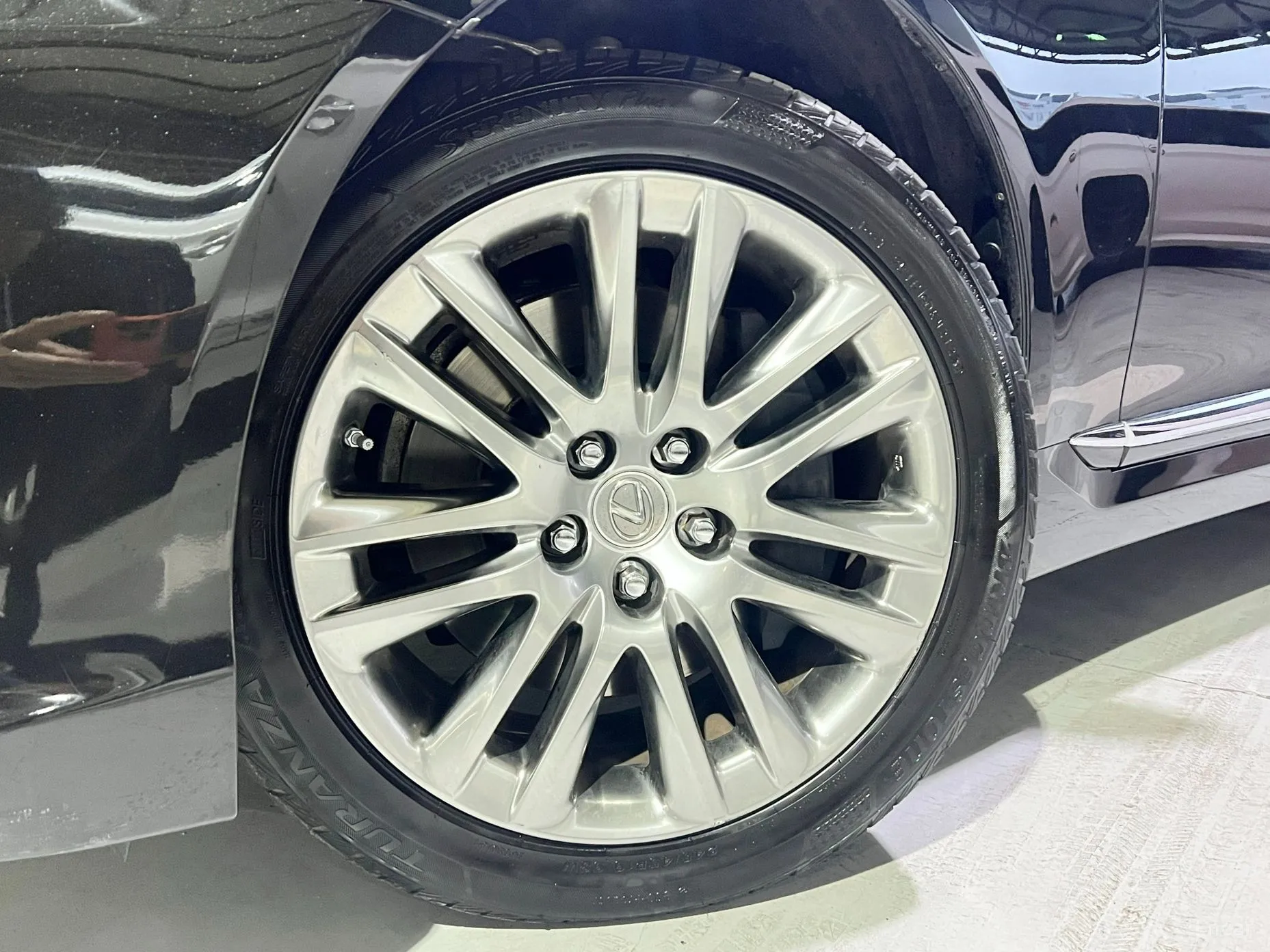 Lexus LS600hL превью 5