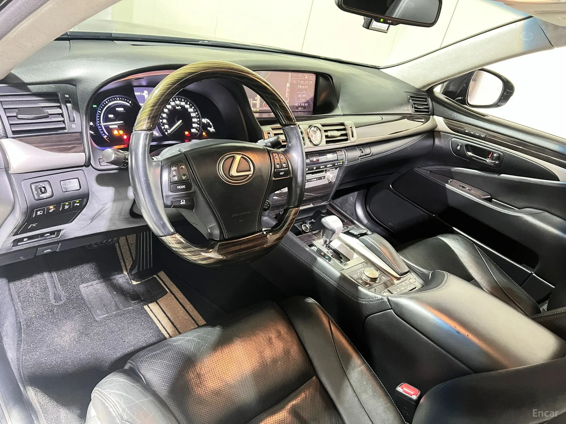 Lexus LS600hL превью 7