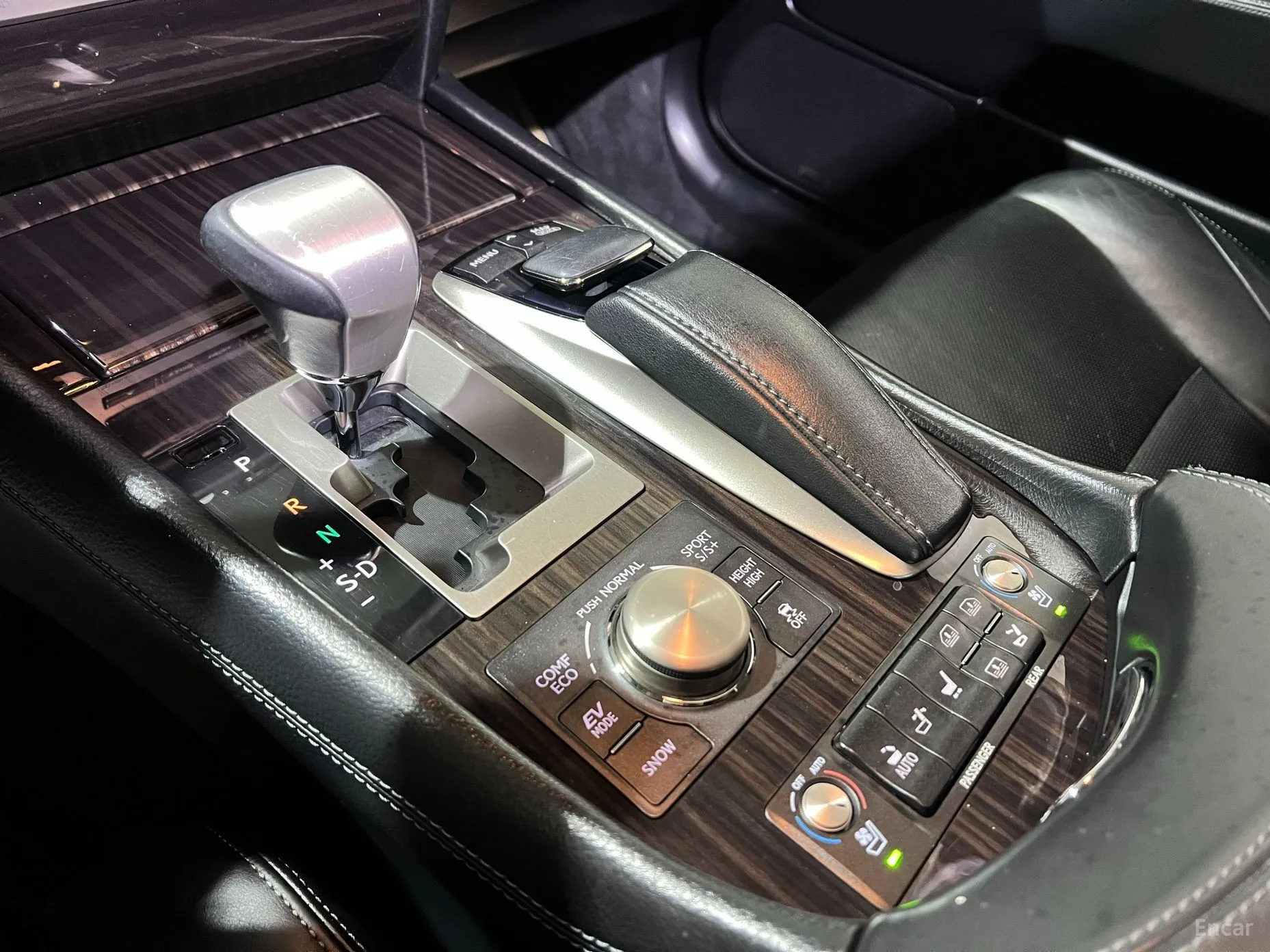 Lexus LS600hL превью 9