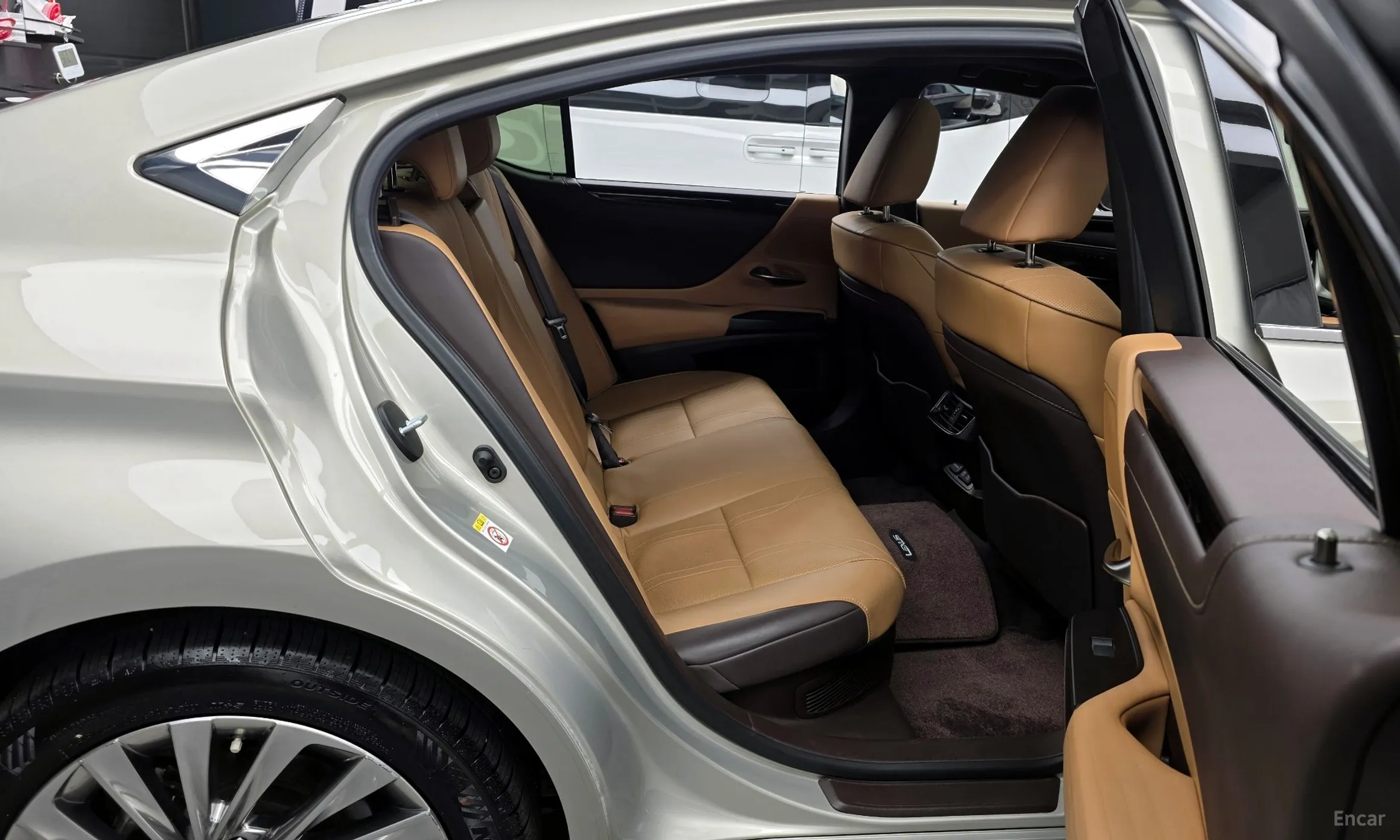 Lexus ES300h 7th Generation превью 12